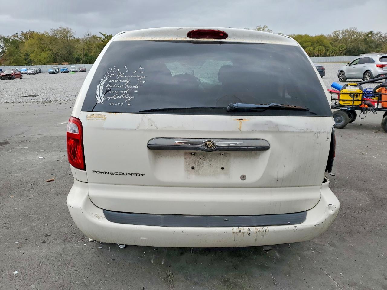 2006 Chrysler Town & Country White vin: 1A4GP45R06B674276
