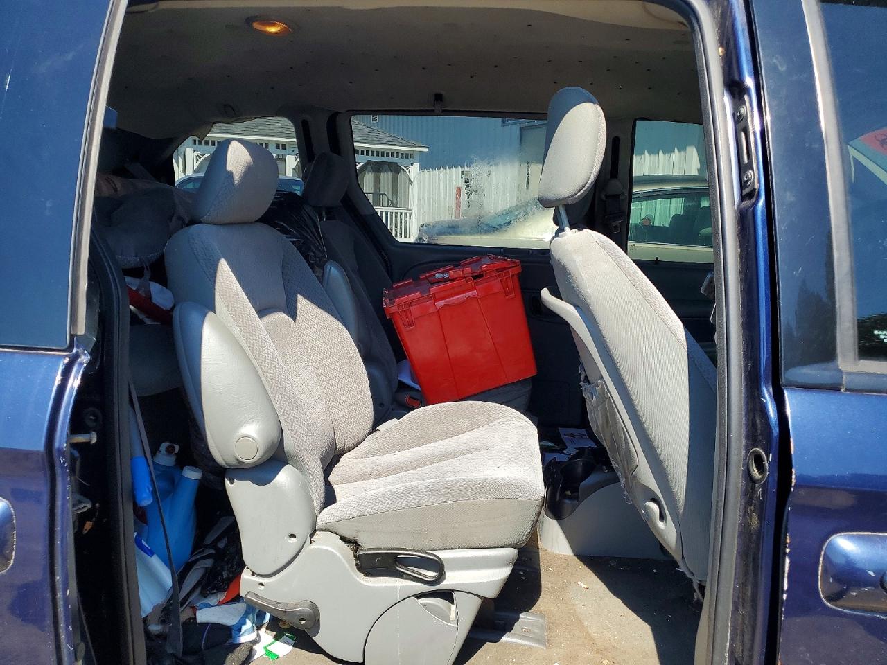 2006 Chrysler Town & Country Blue vin: 1A4GP45R26B537355