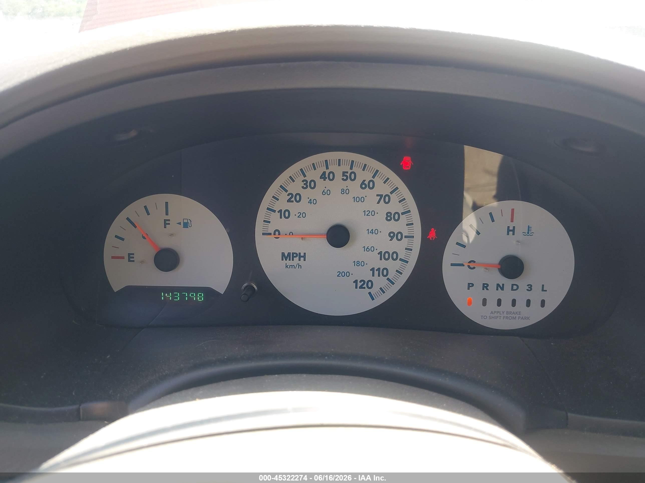 2006 Chrysler Town & Country   Красный vin: 1A4GP45R26B584529