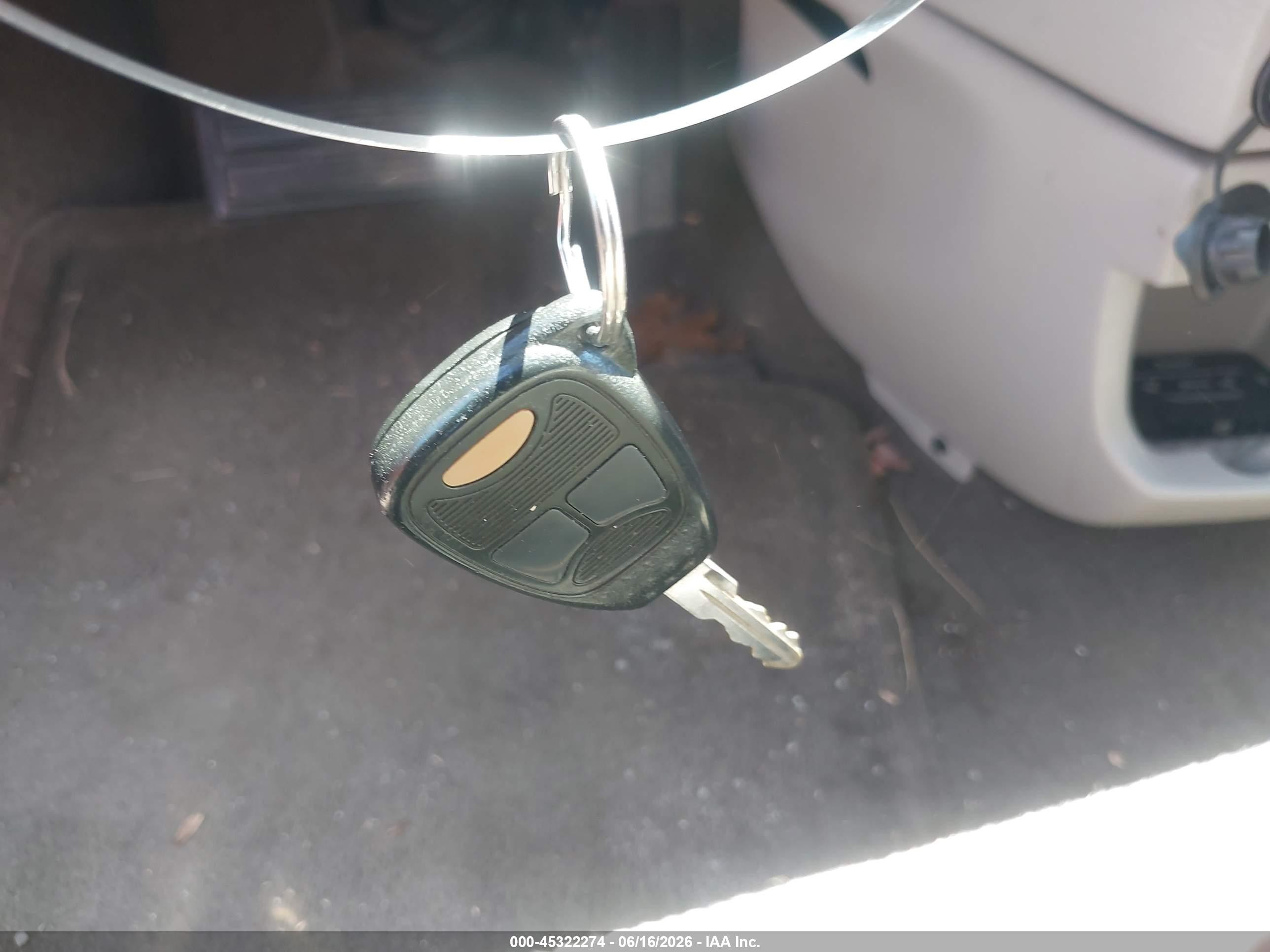 2006 Chrysler Town & Country   Красный vin: 1A4GP45R26B584529
