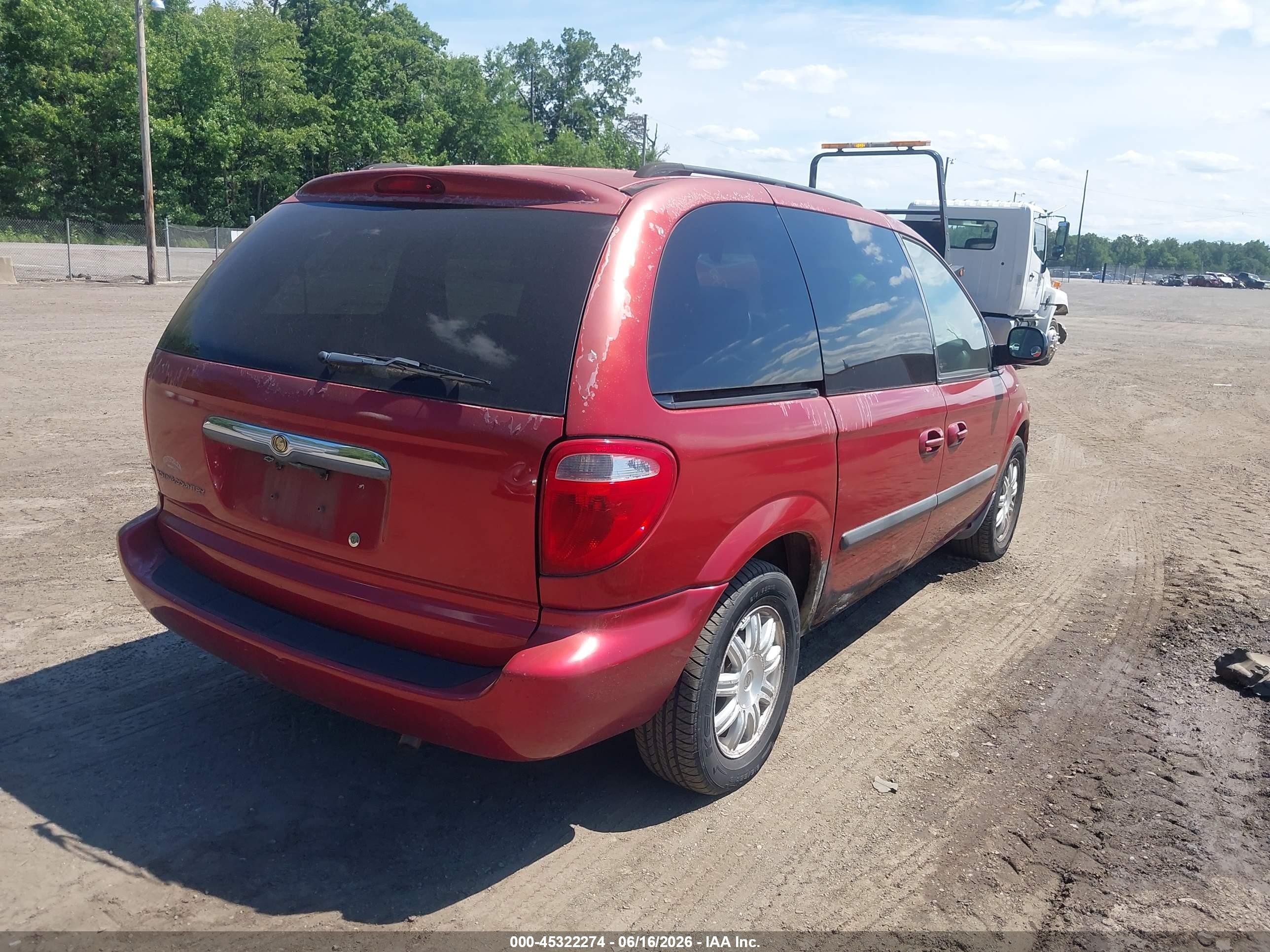 2006 Chrysler Town & Country   Красный vin: 1A4GP45R26B584529