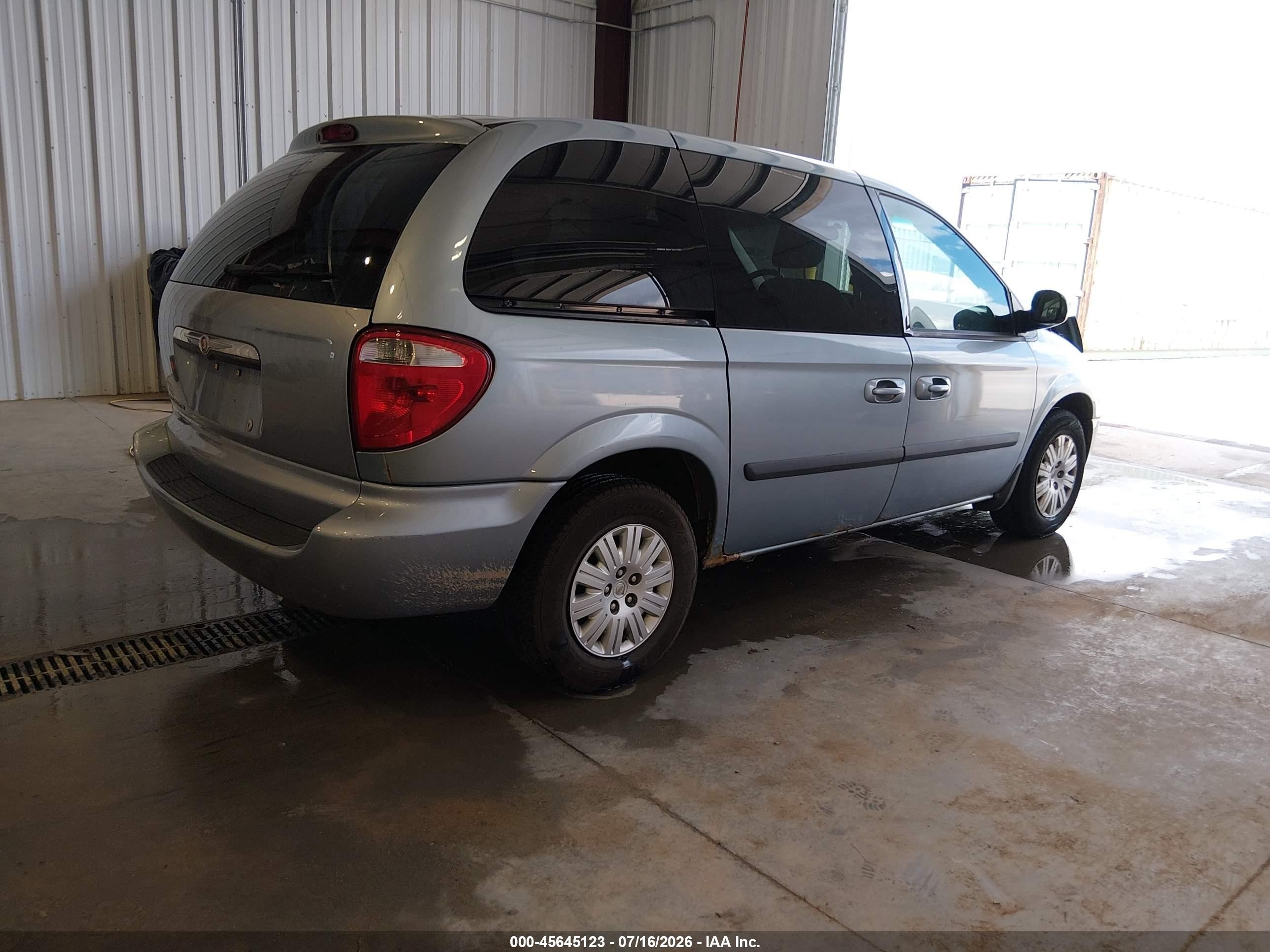 2006 Chrysler Town & Country   Blue vin: 1A4GP45R26B632515