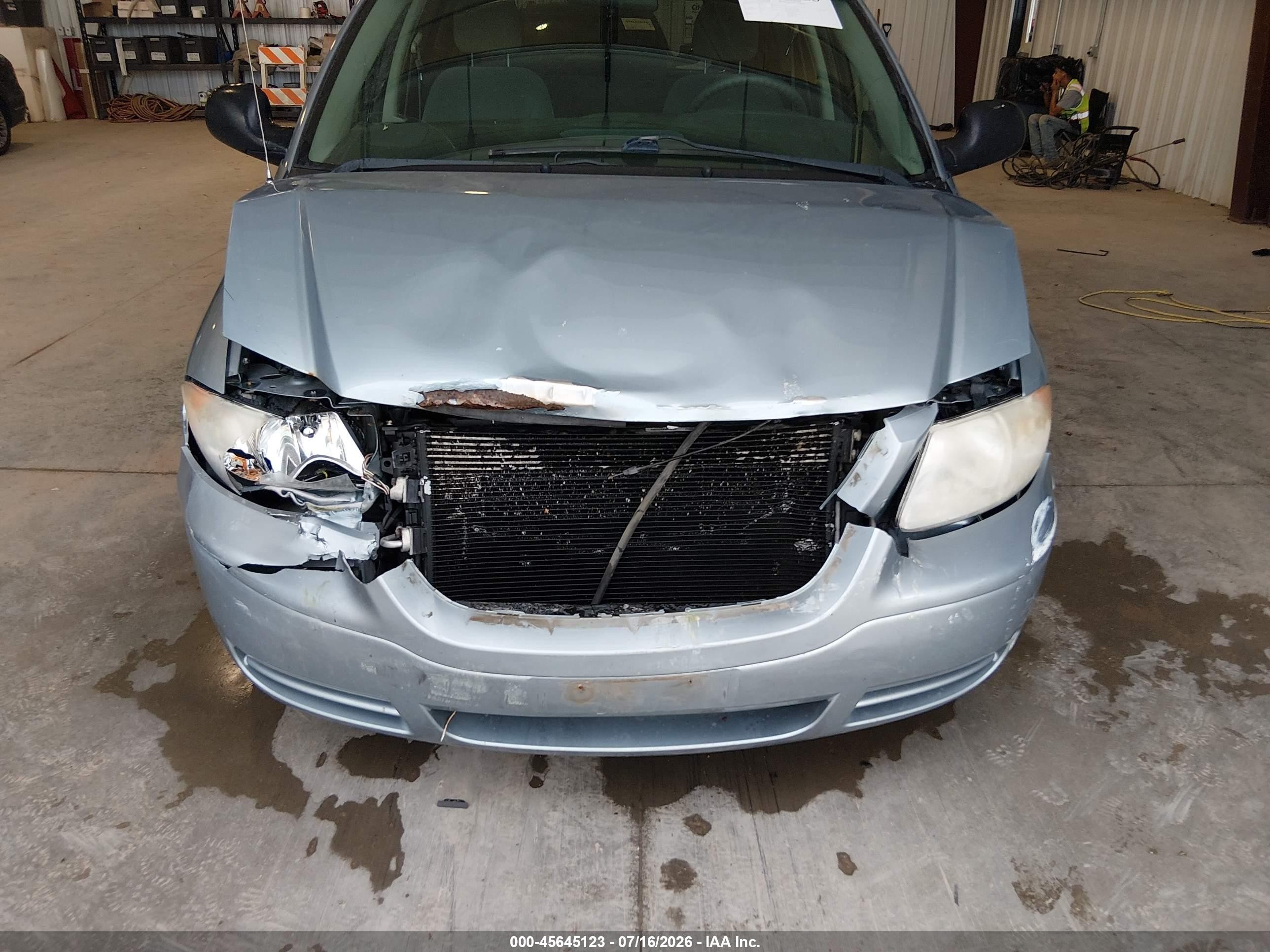 2006 Chrysler Town & Country   Blue vin: 1A4GP45R26B632515