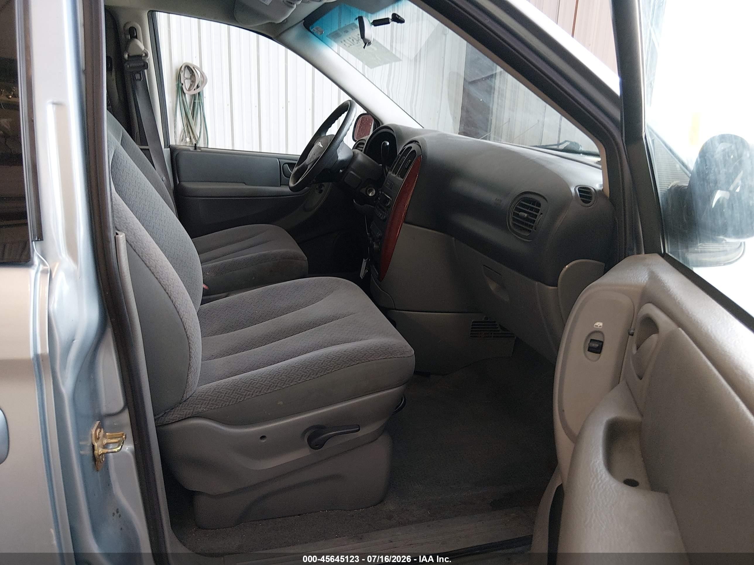 2006 Chrysler Town & Country   Blue vin: 1A4GP45R26B632515