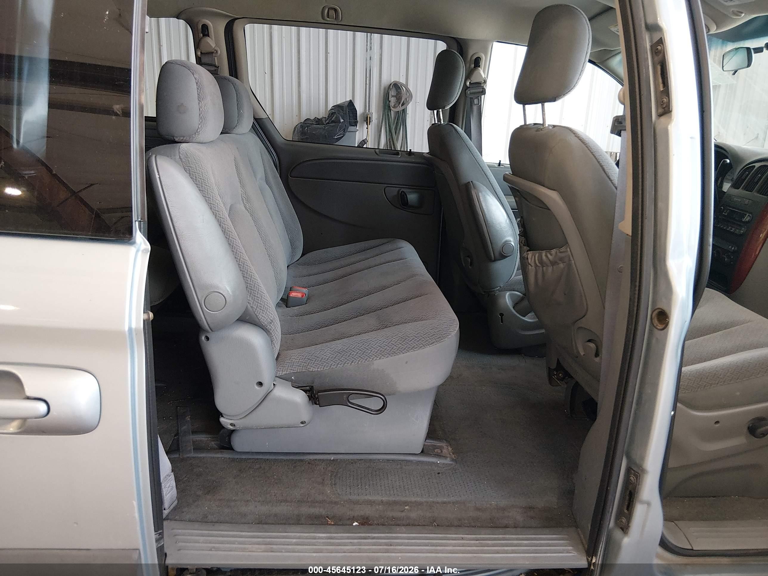 2006 Chrysler Town & Country   Blue vin: 1A4GP45R26B632515