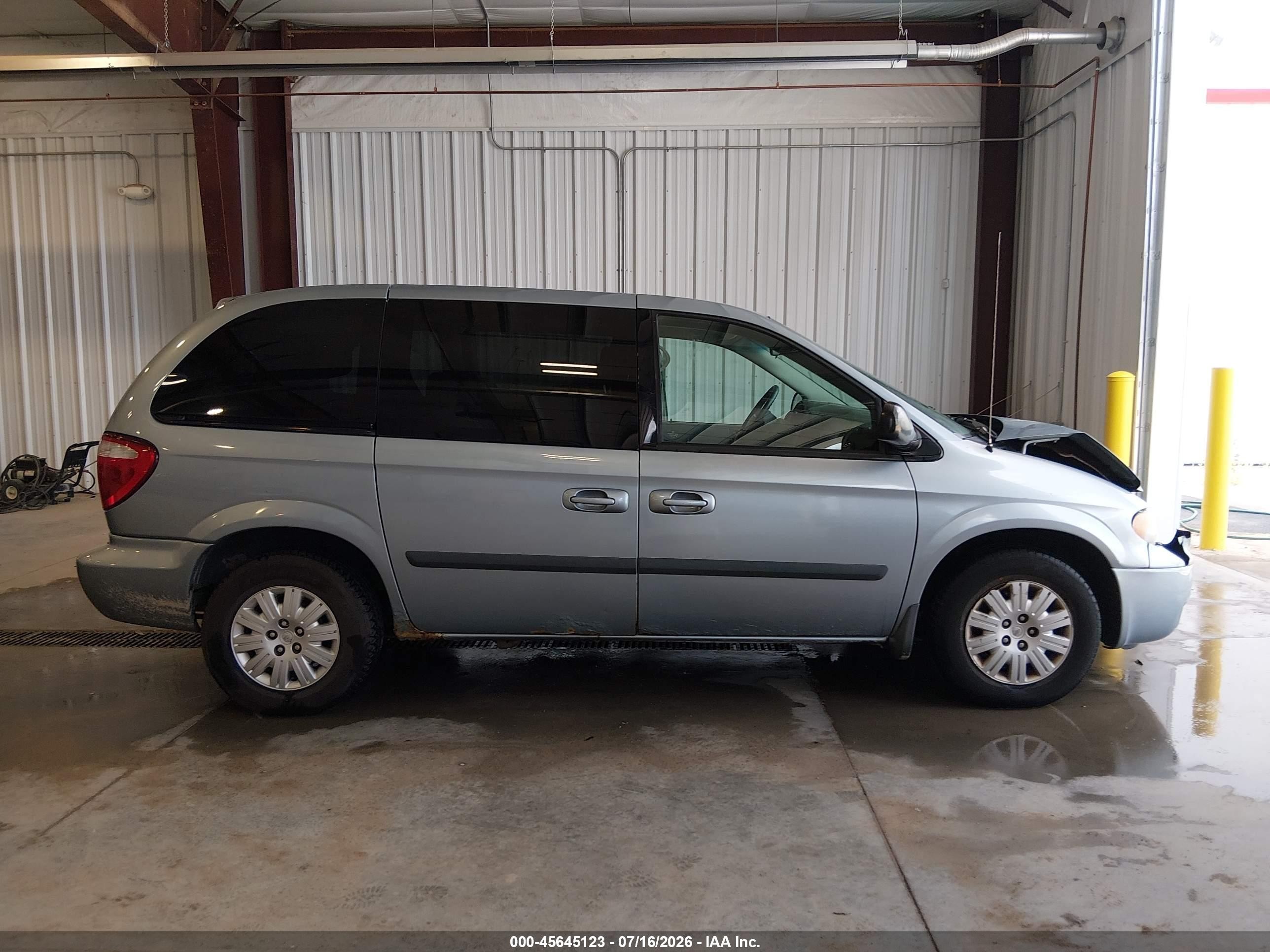 2006 Chrysler Town & Country   Blue vin: 1A4GP45R26B632515