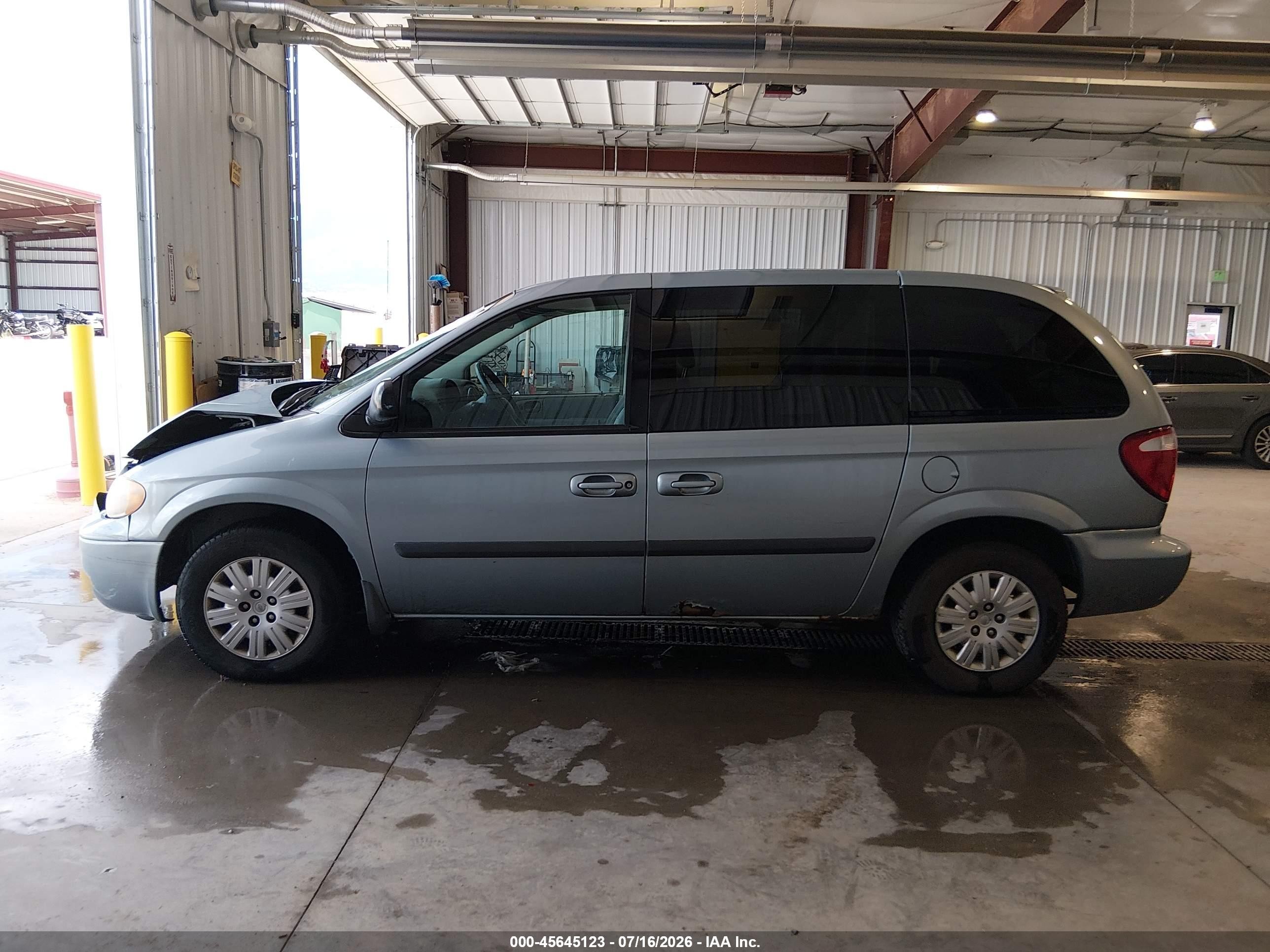 2006 Chrysler Town & Country   Blue vin: 1A4GP45R26B632515