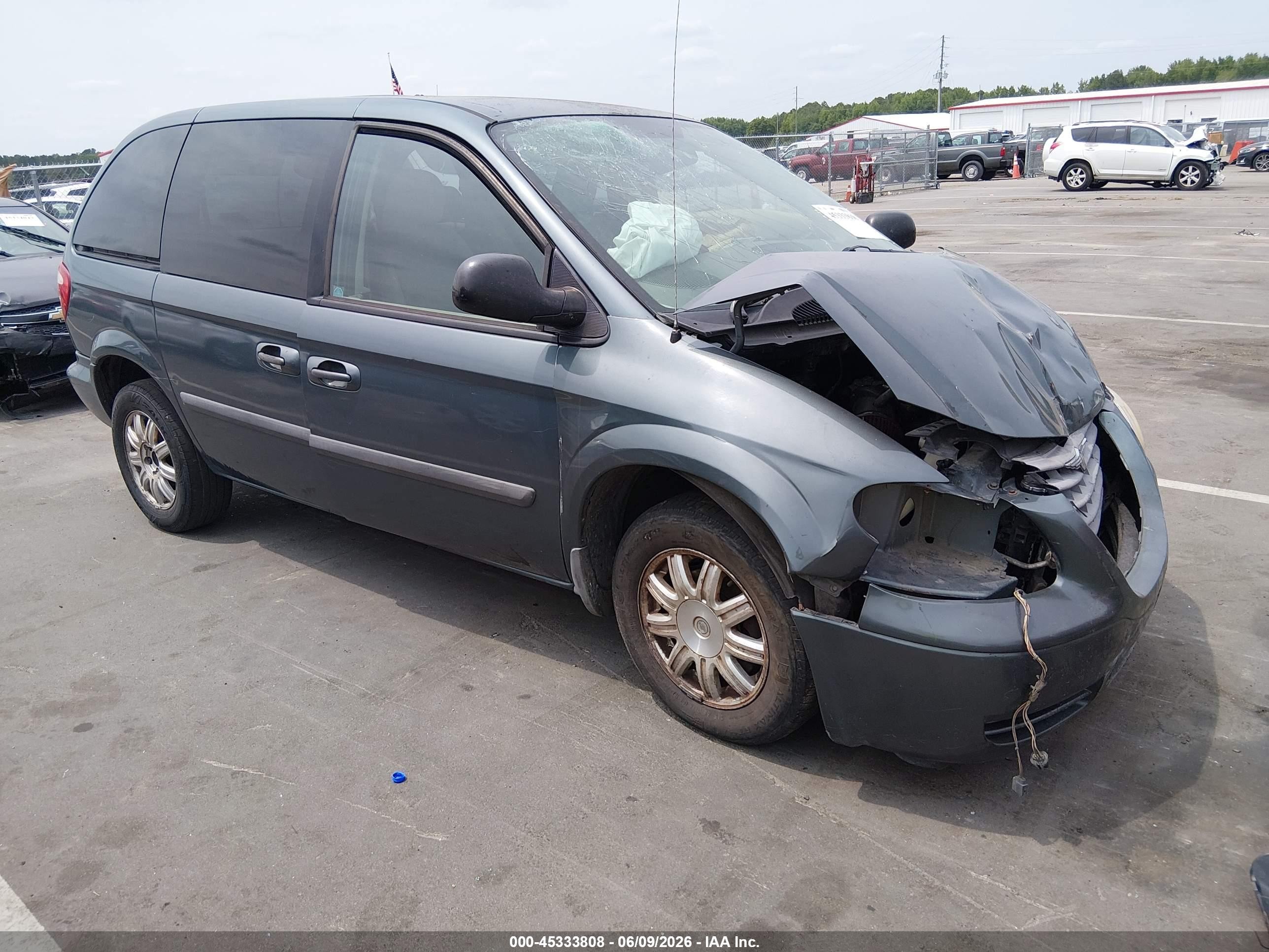 2006 Chrysler Town & Country   Blue vin: 1A4GP45R26B645233