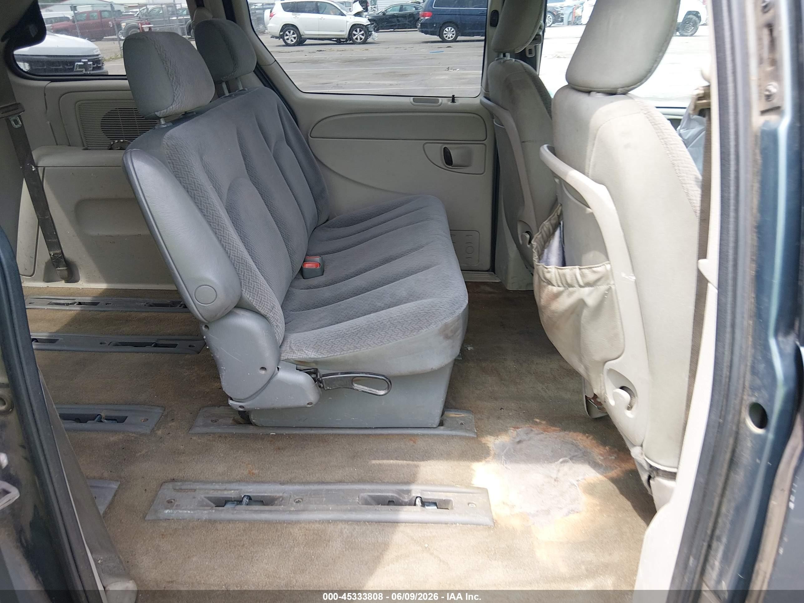 2006 Chrysler Town & Country   Blue vin: 1A4GP45R26B645233