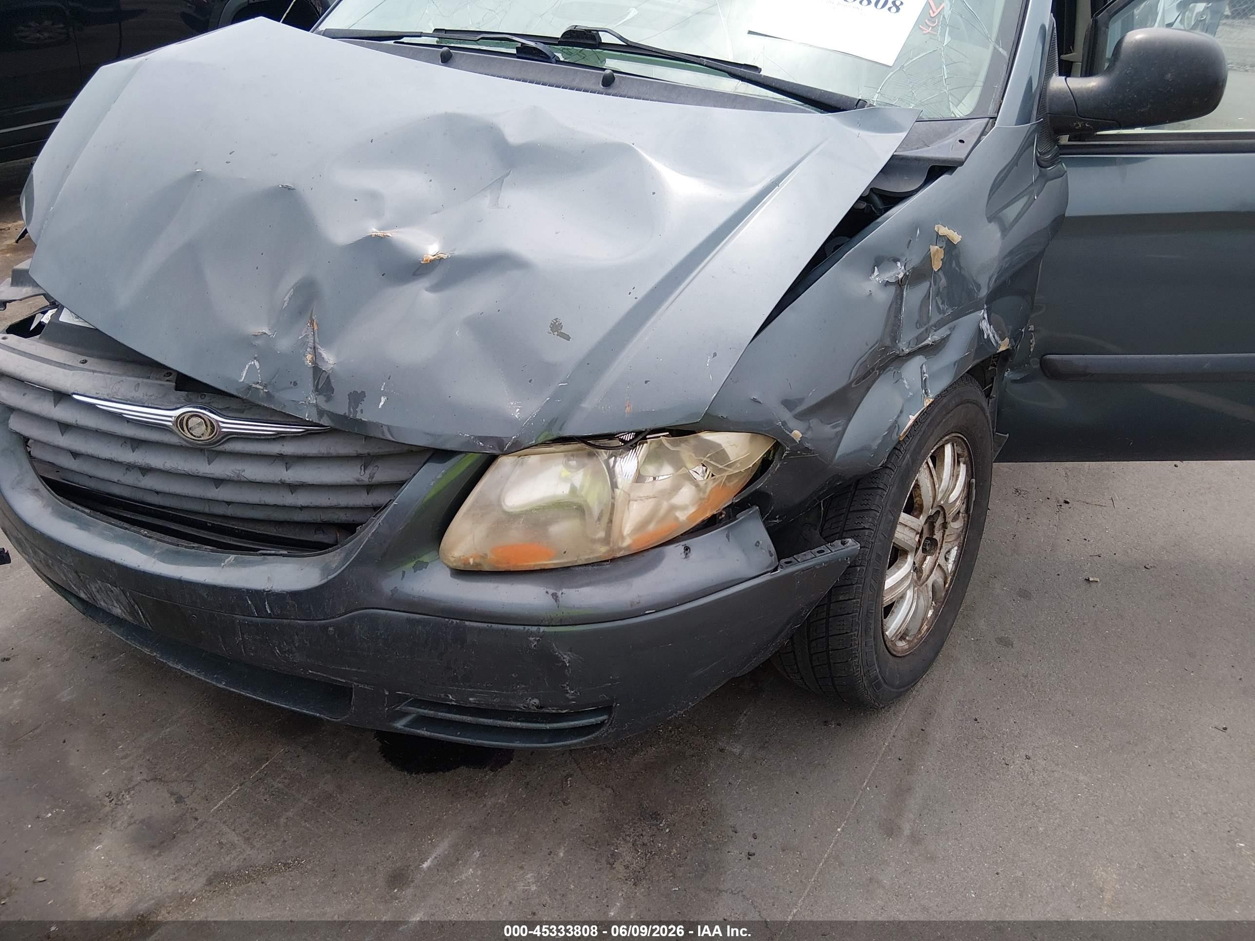 2006 Chrysler Town & Country   Blue vin: 1A4GP45R26B645233