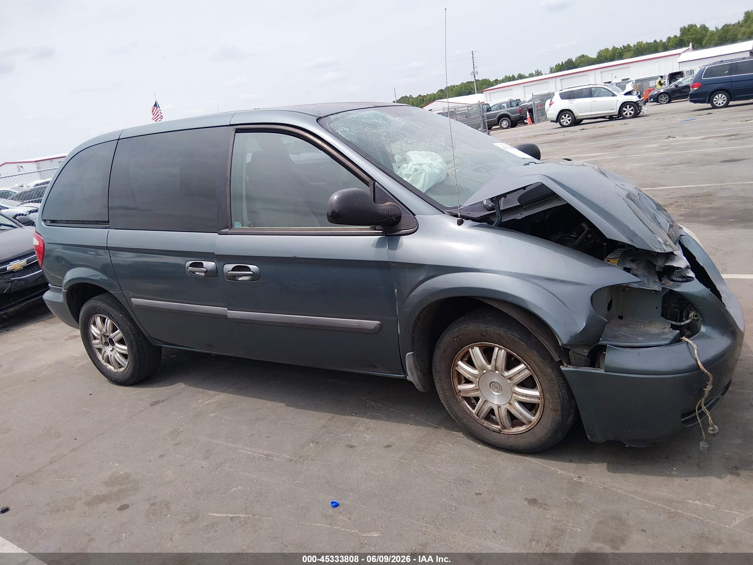 2006 Chrysler Town & Country   Blue vin: 1A4GP45R26B645233