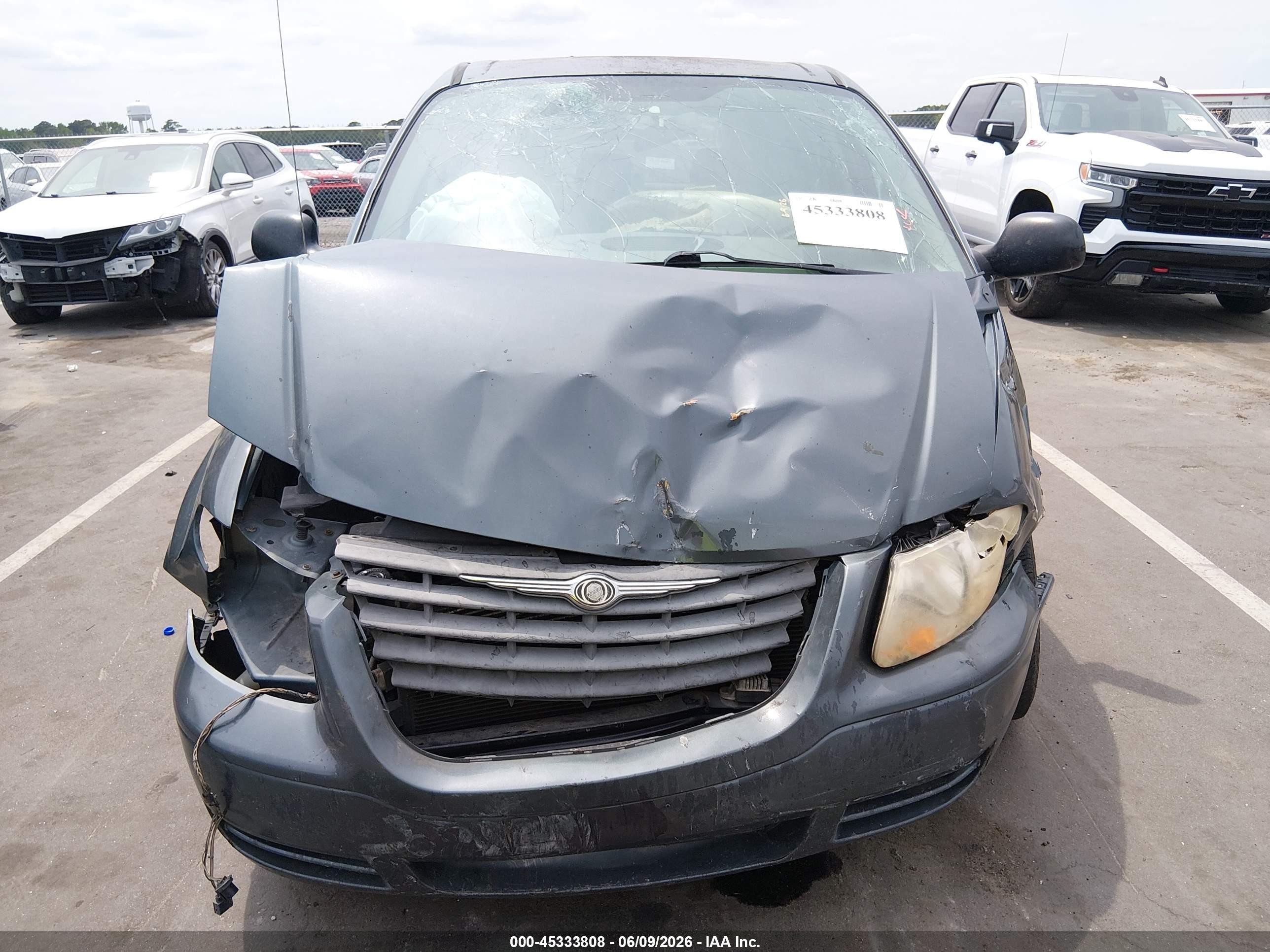 2006 Chrysler Town & Country   Blue vin: 1A4GP45R26B645233