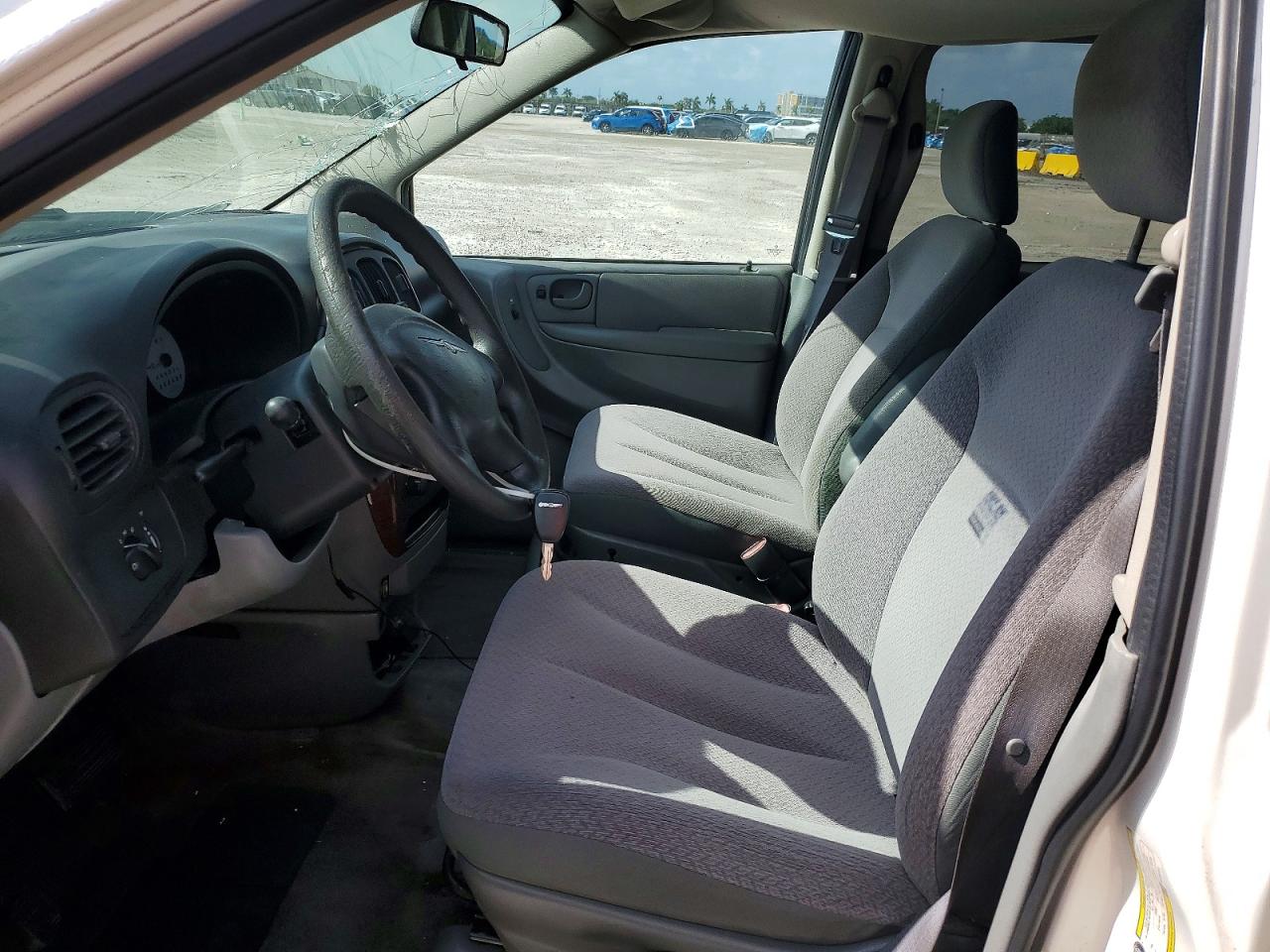 2006 Chrysler Town & Country White vin: 1A4GP45R26B753741