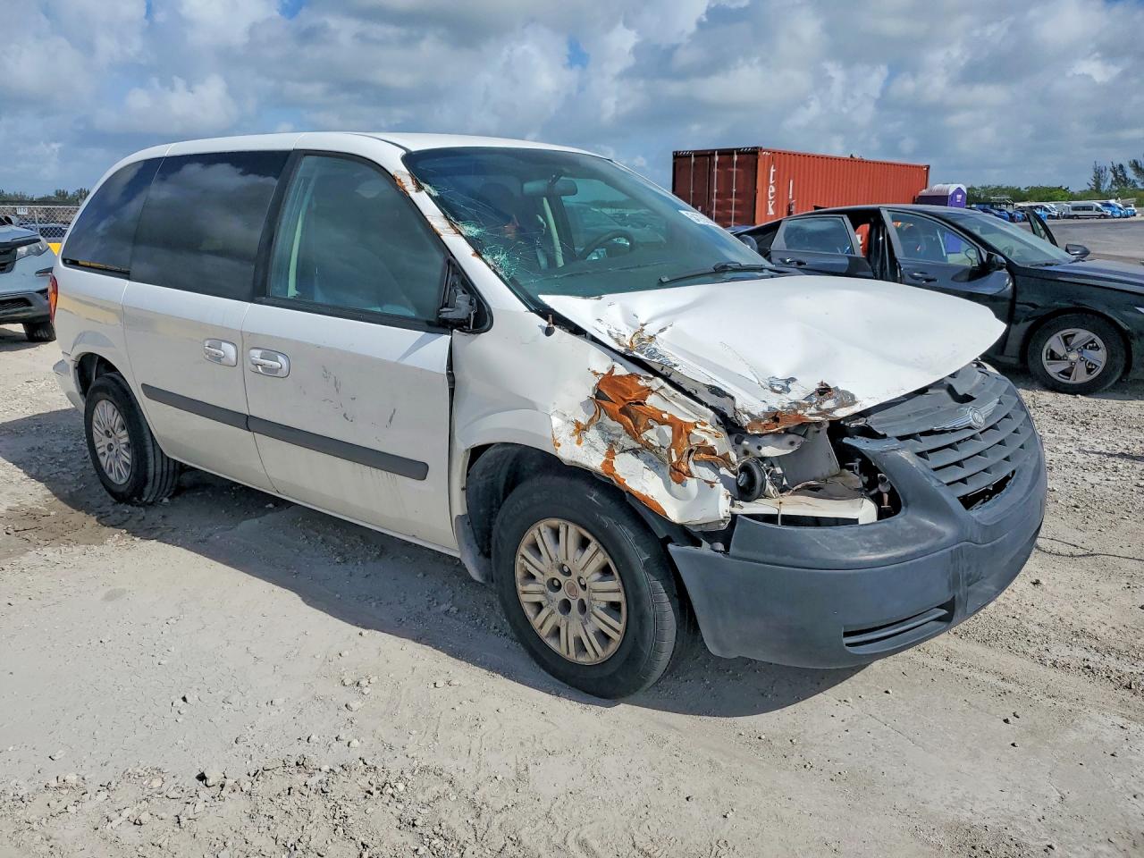 2006 Chrysler Town & Country White vin: 1A4GP45R26B753741