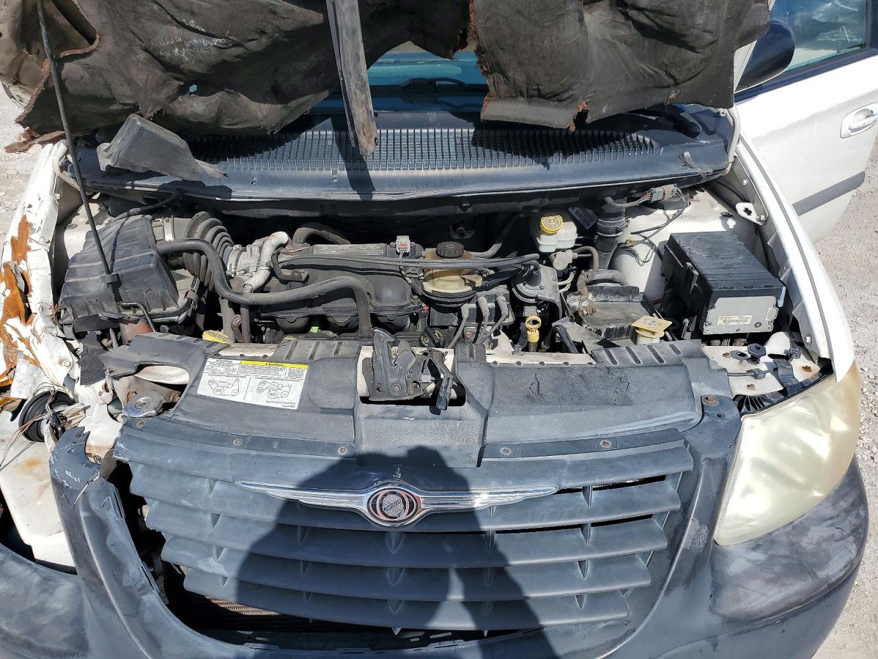 2006 Chrysler Town & Country White vin: 1A4GP45R26B753741
