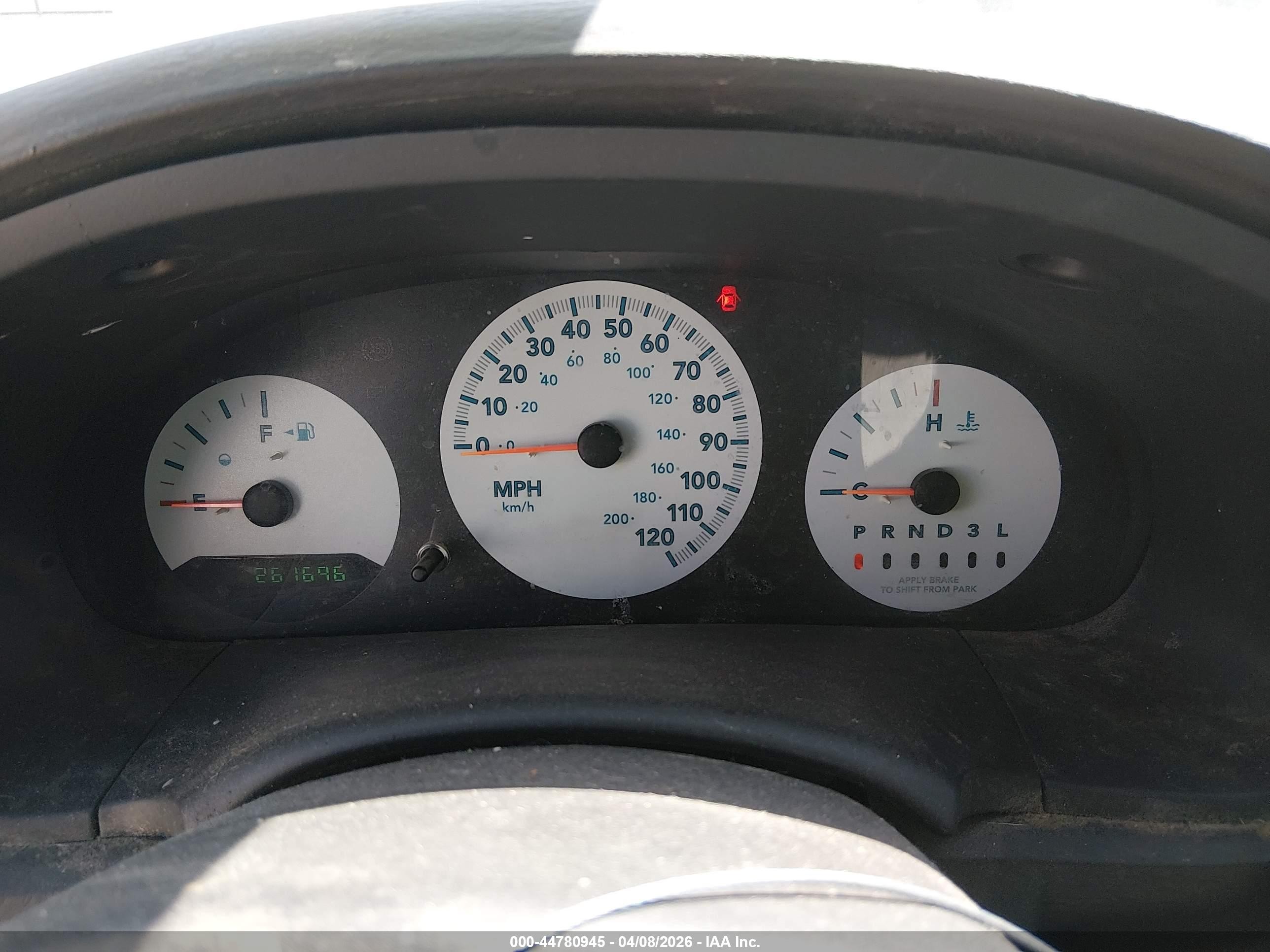 2006 Chrysler Town & Country   Белый vin: 1A4GP45R26B760933