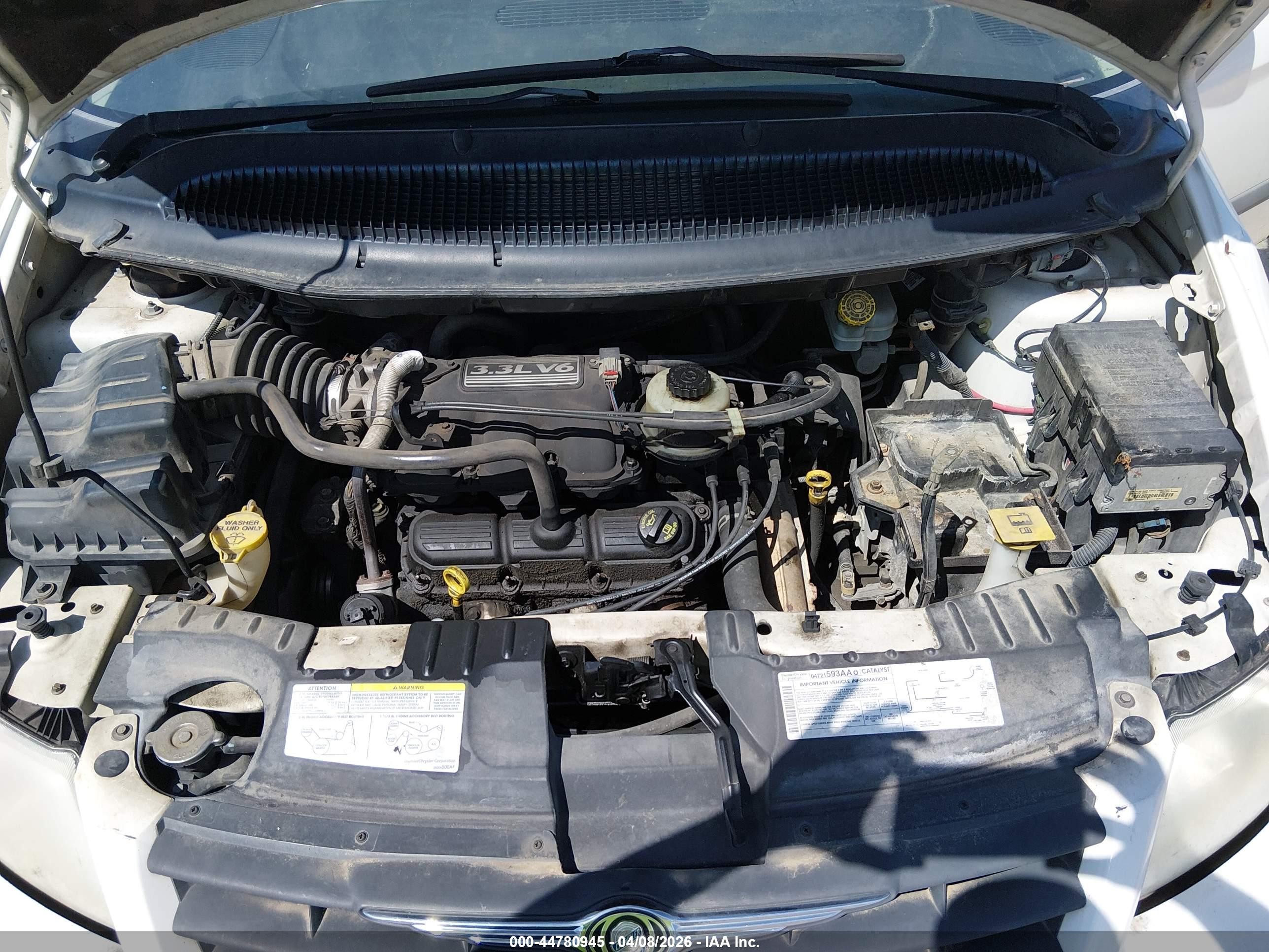 2006 Chrysler Town & Country   Белый vin: 1A4GP45R26B760933