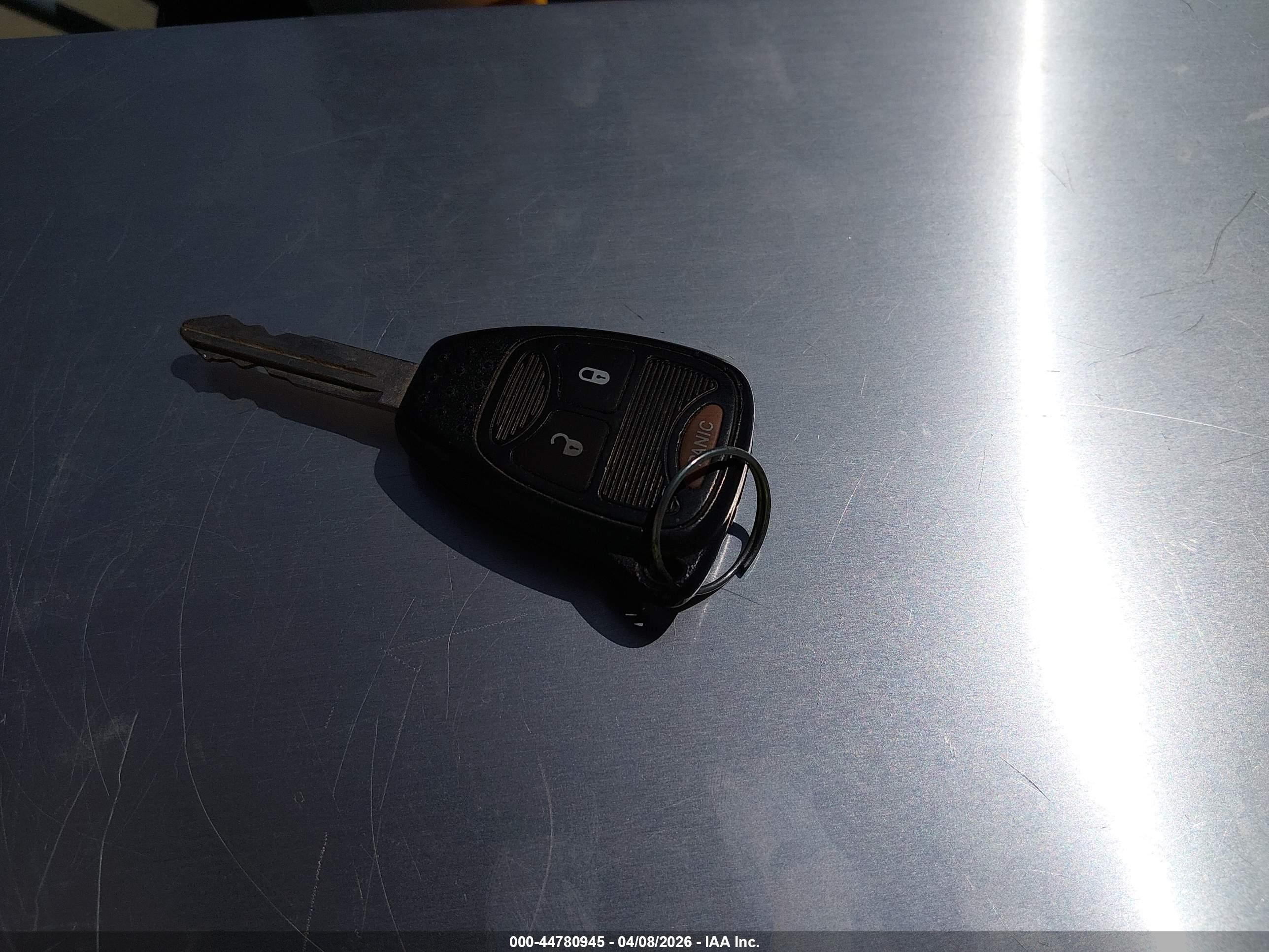 2006 Chrysler Town & Country   Белый vin: 1A4GP45R26B760933