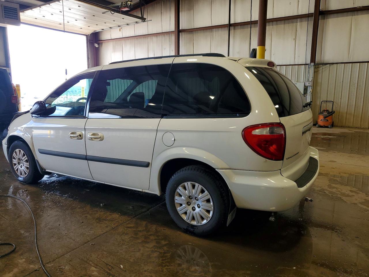 2006 Chrysler Town & Country White vin: 1A4GP45R36B726077