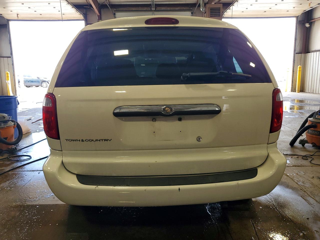 2006 Chrysler Town & Country White vin: 1A4GP45R36B726077