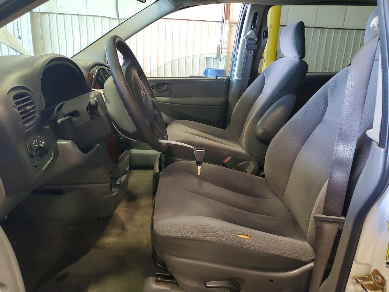 2006 Chrysler Town & Country White vin: 1A4GP45R36B726077
