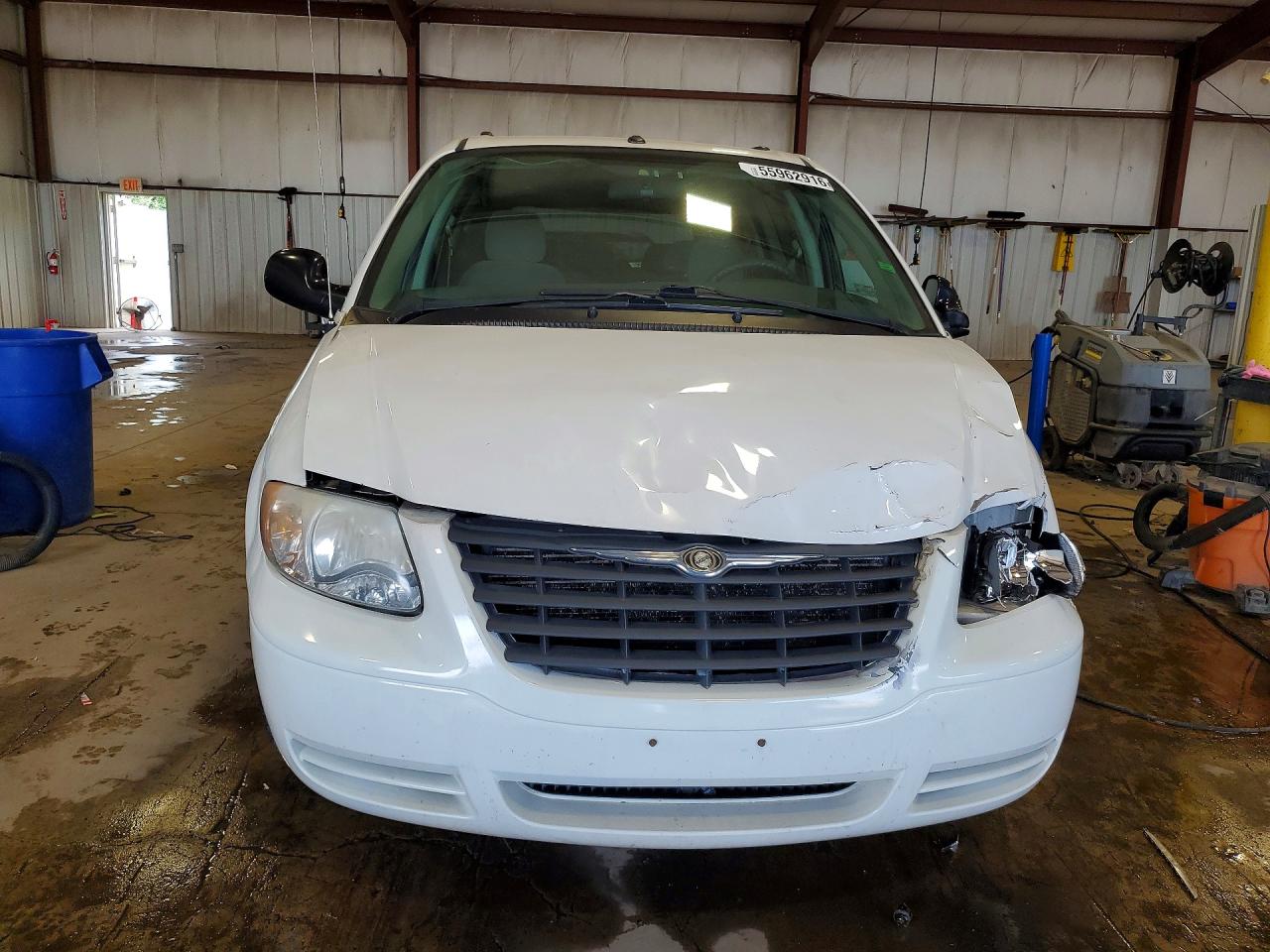 2006 Chrysler Town & Country White vin: 1A4GP45R36B726077