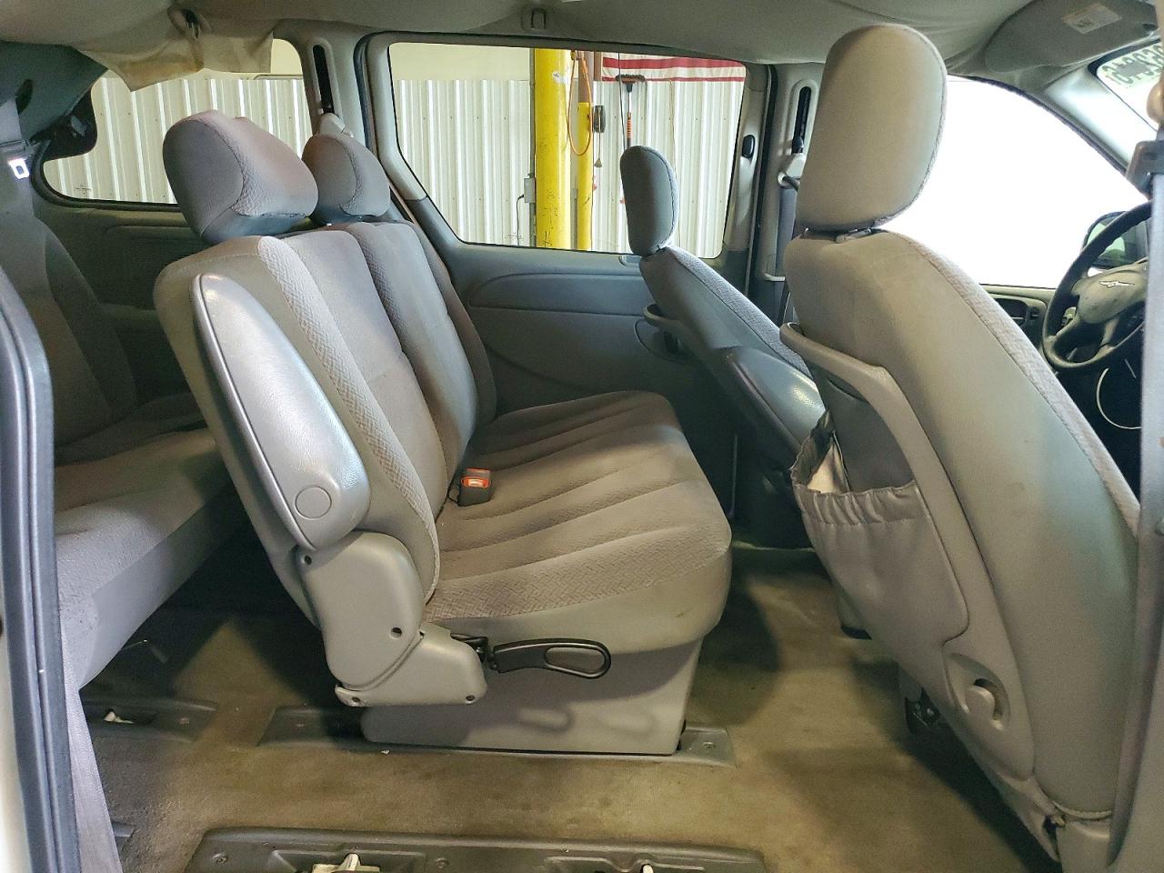 2006 Chrysler Town & Country White vin: 1A4GP45R36B726077