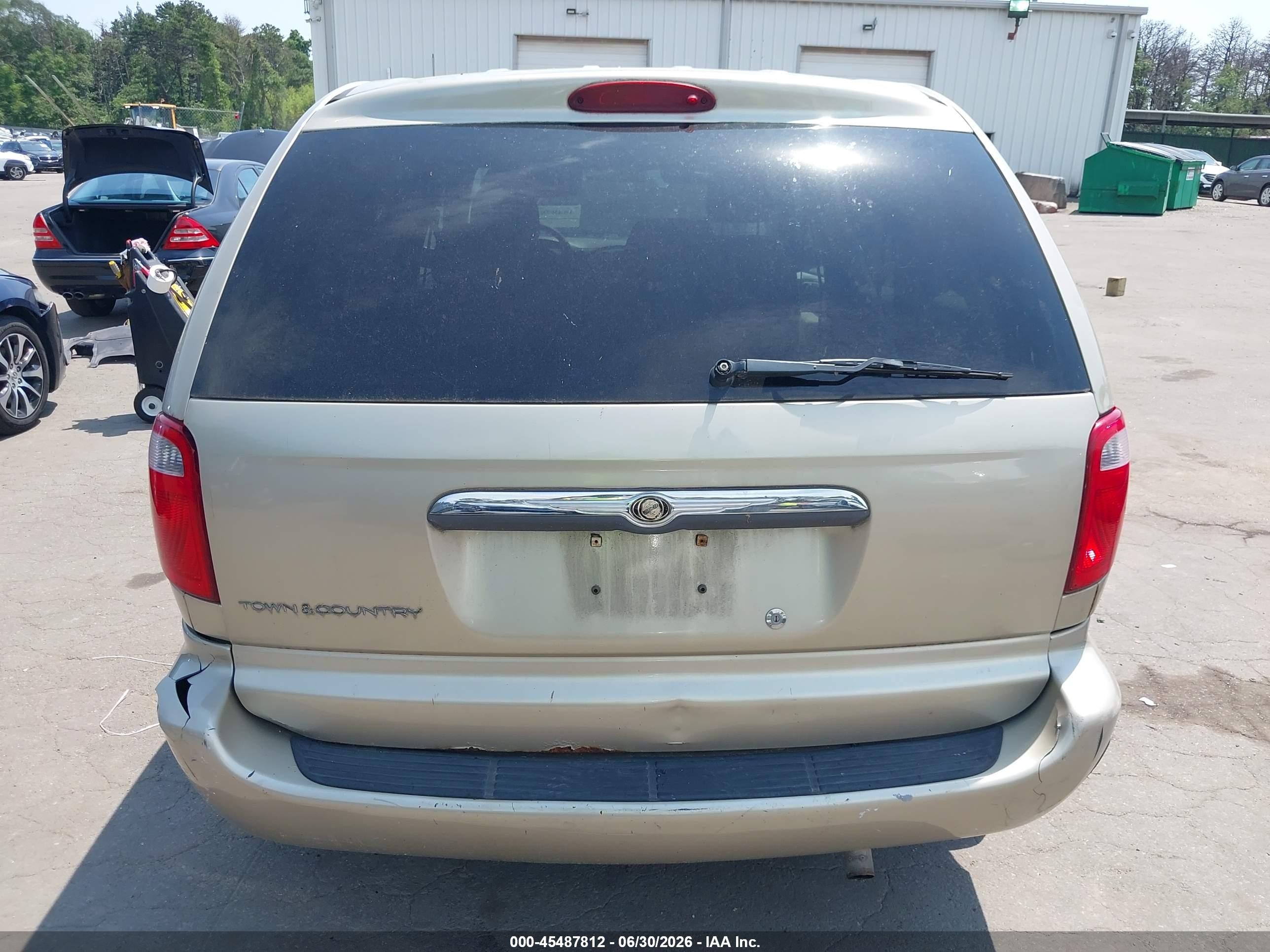 2006 Chrysler Town & Country   Champagne vin: 1A4GP45R36B747141