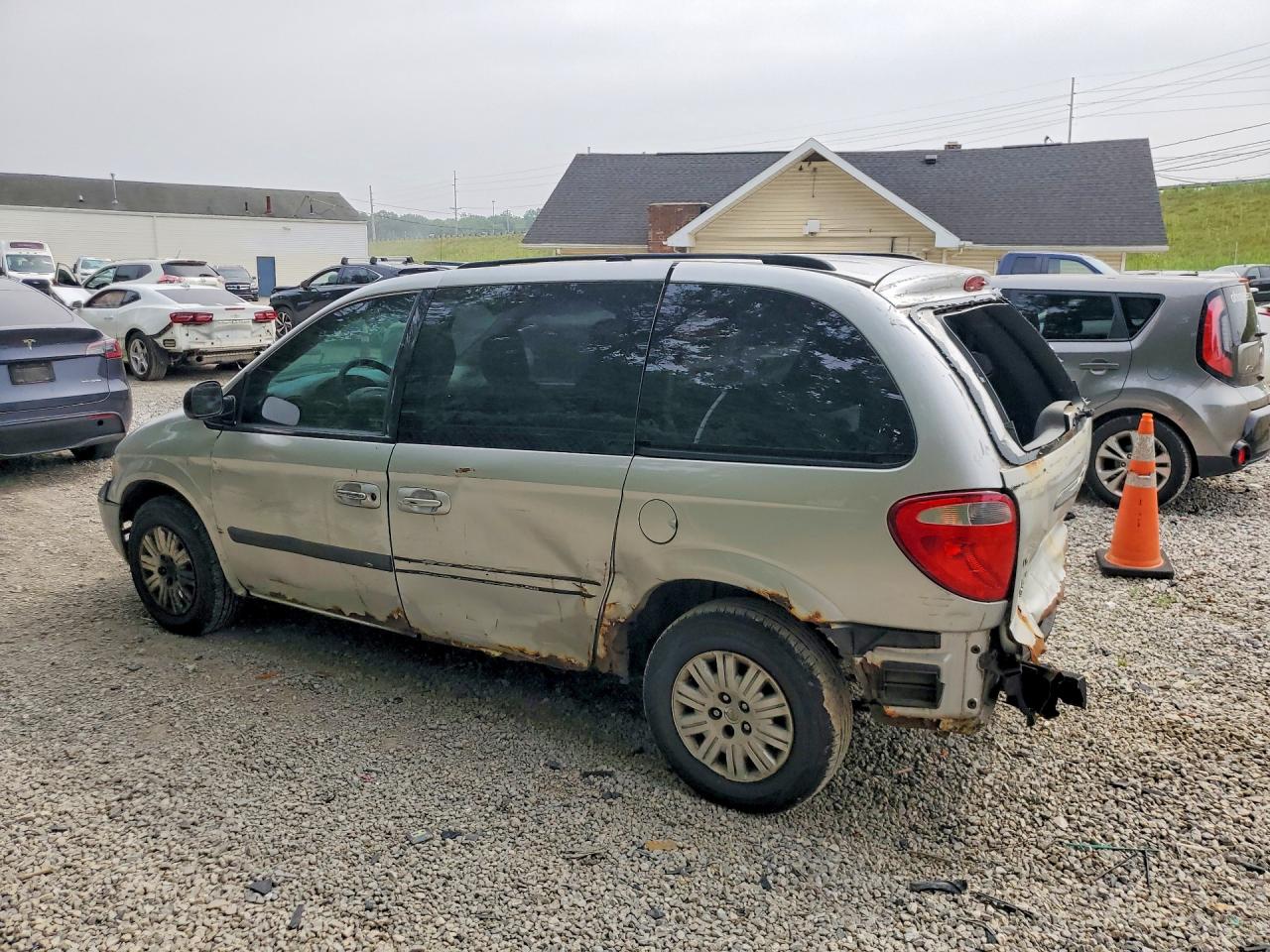 2006 Chrysler Town & Country Silver vin: 1A4GP45R46B620950