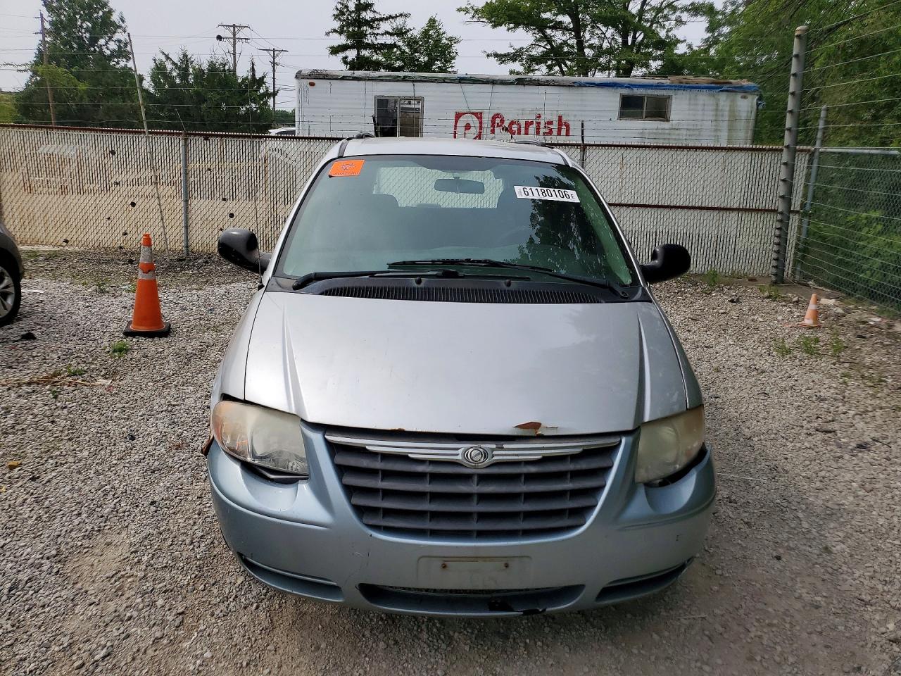 2006 Chrysler Town & Country Silver vin: 1A4GP45R46B620950