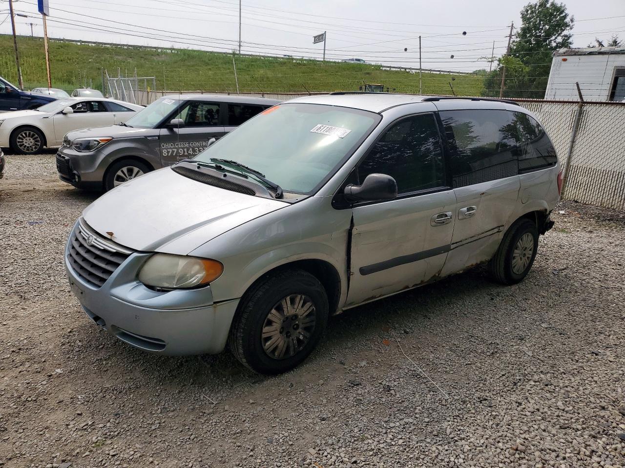2006 Chrysler Town & Country Silver vin: 1A4GP45R46B620950