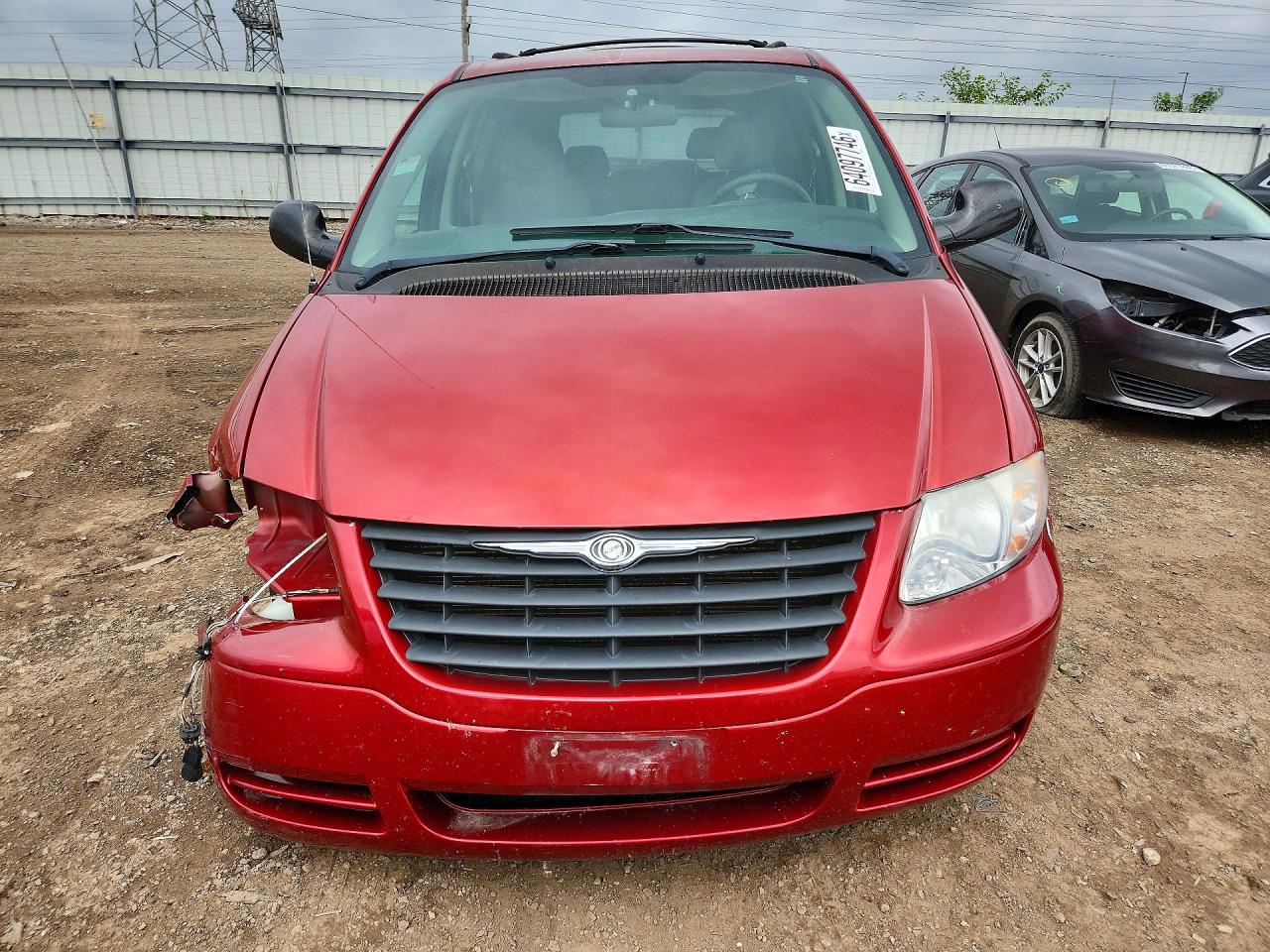 2006 Chrysler Town & Country Red vin: 1A4GP45R46B693283