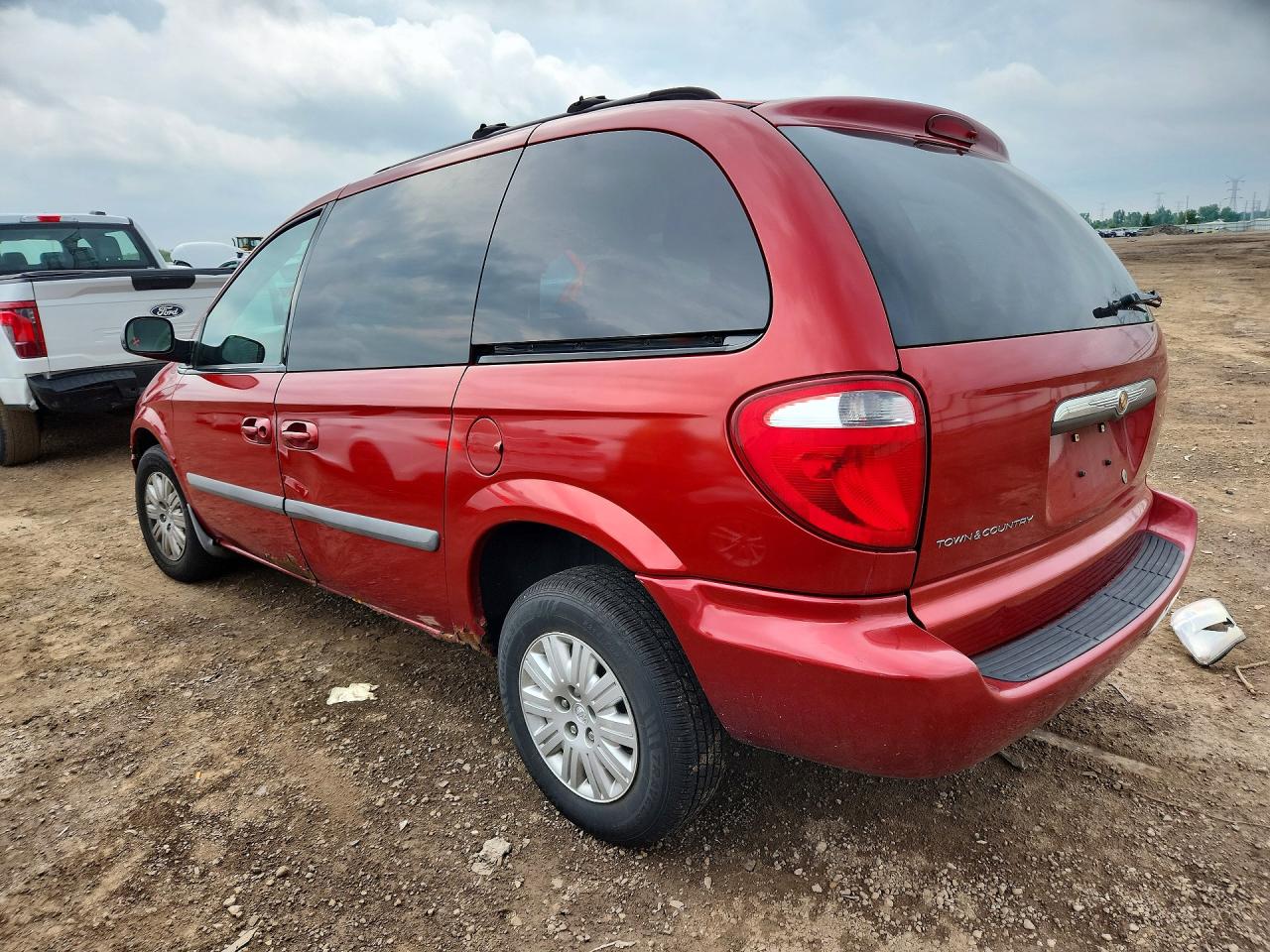 2006 Chrysler Town & Country Red vin: 1A4GP45R46B693283
