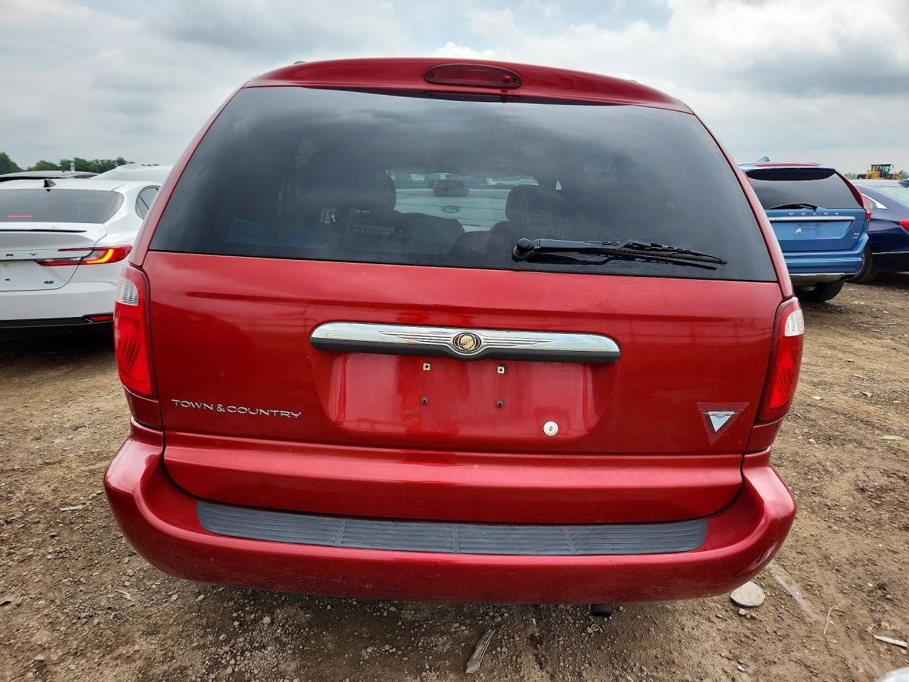 2006 Chrysler Town & Country Red vin: 1A4GP45R46B693283