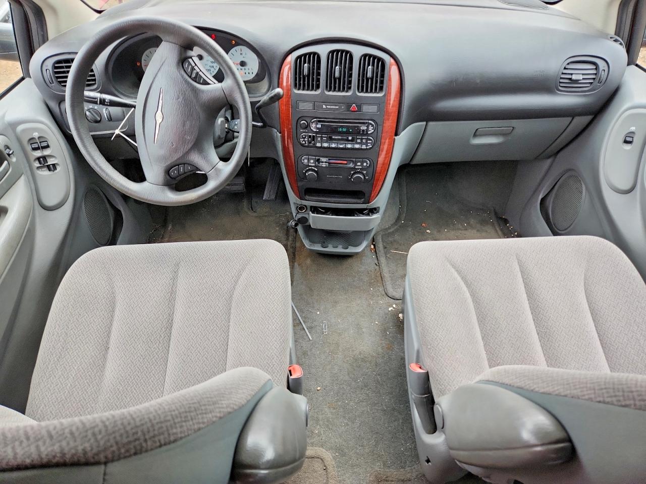 2006 Chrysler Town & Country Red vin: 1A4GP45R46B693283