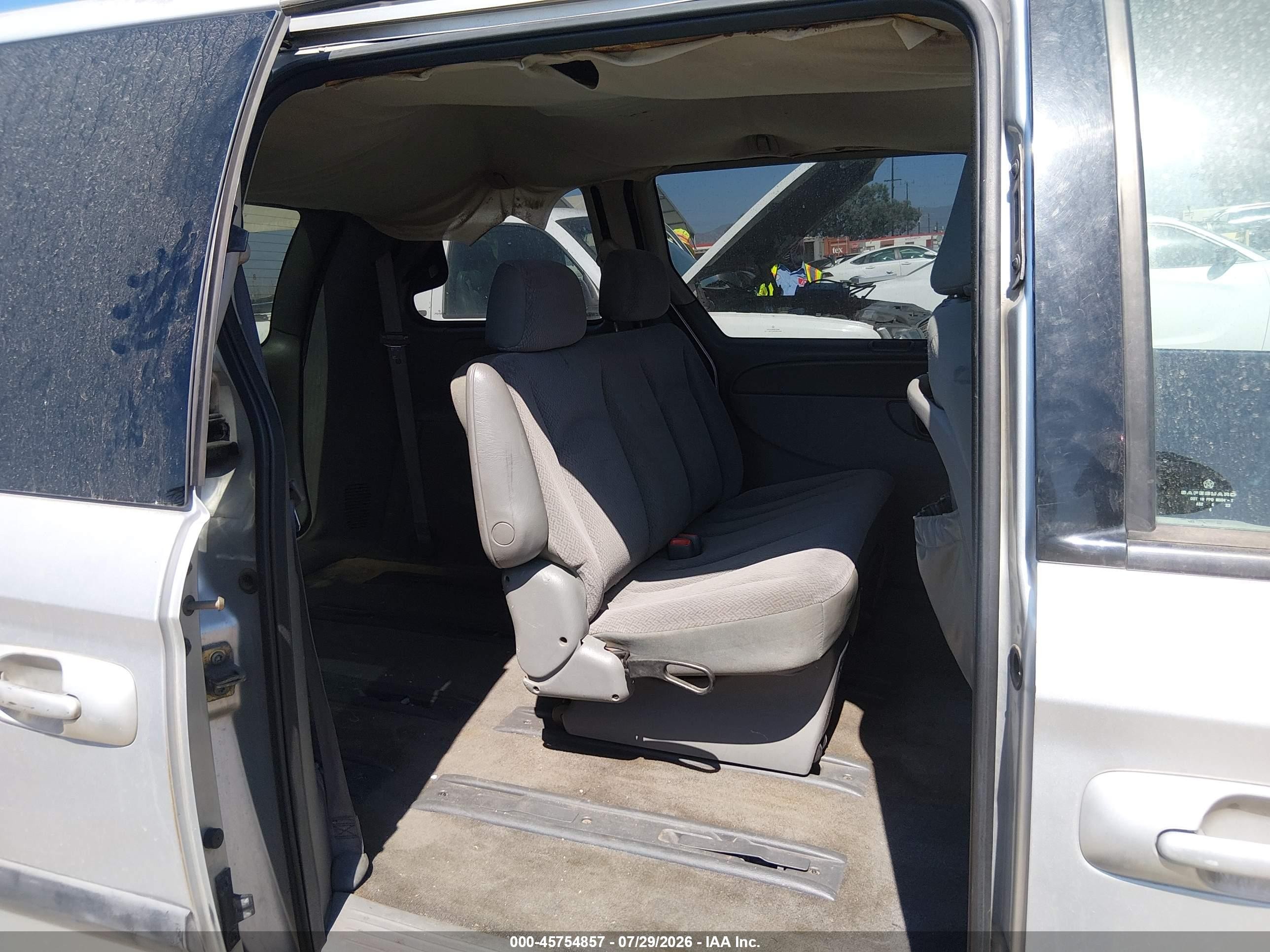 2006 Chrysler Town & Country   Gray vin: 1A4GP45R86B703944