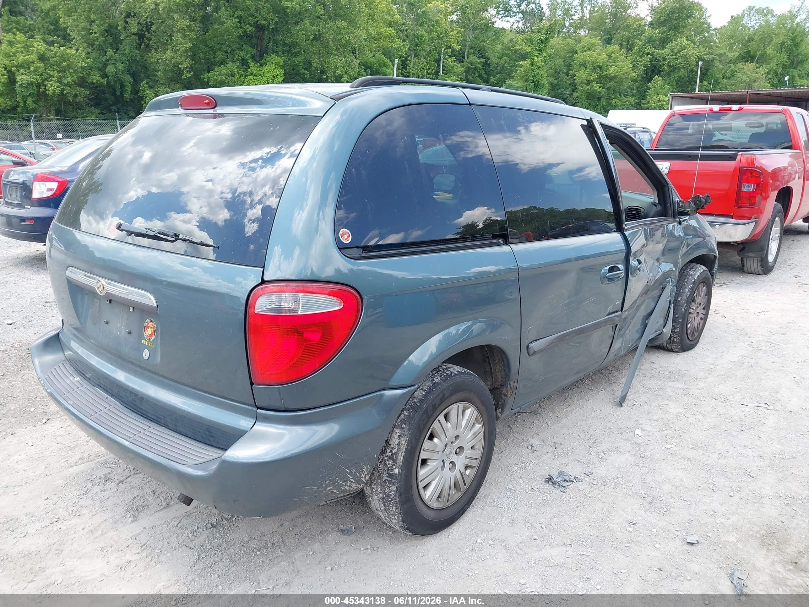 2006 Chrysler Town & Country   Gray vin: 1A4GP45R86B710747