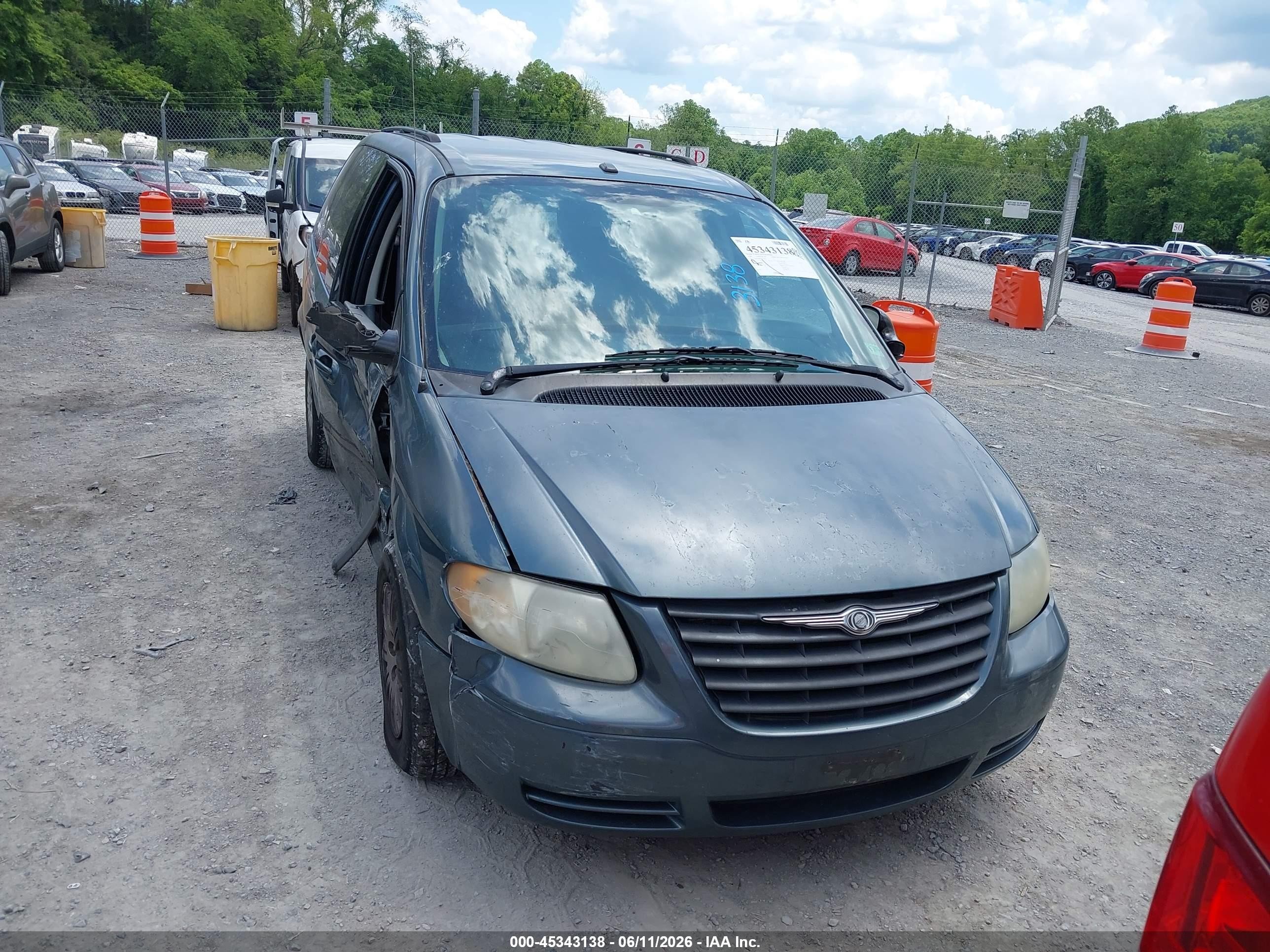 2006 Chrysler Town & Country   Gray vin: 1A4GP45R86B710747