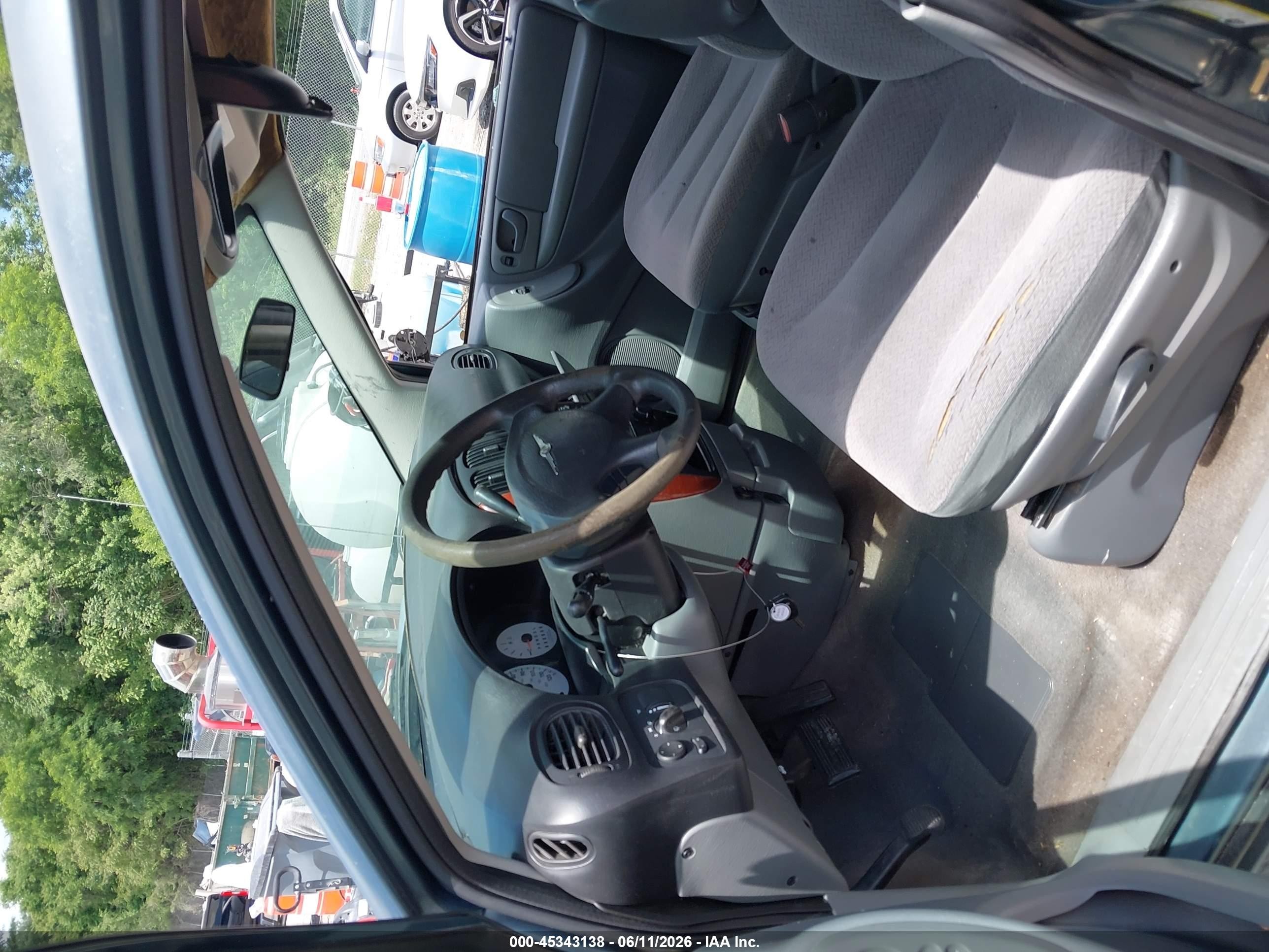 2006 Chrysler Town & Country   Gray vin: 1A4GP45R86B710747