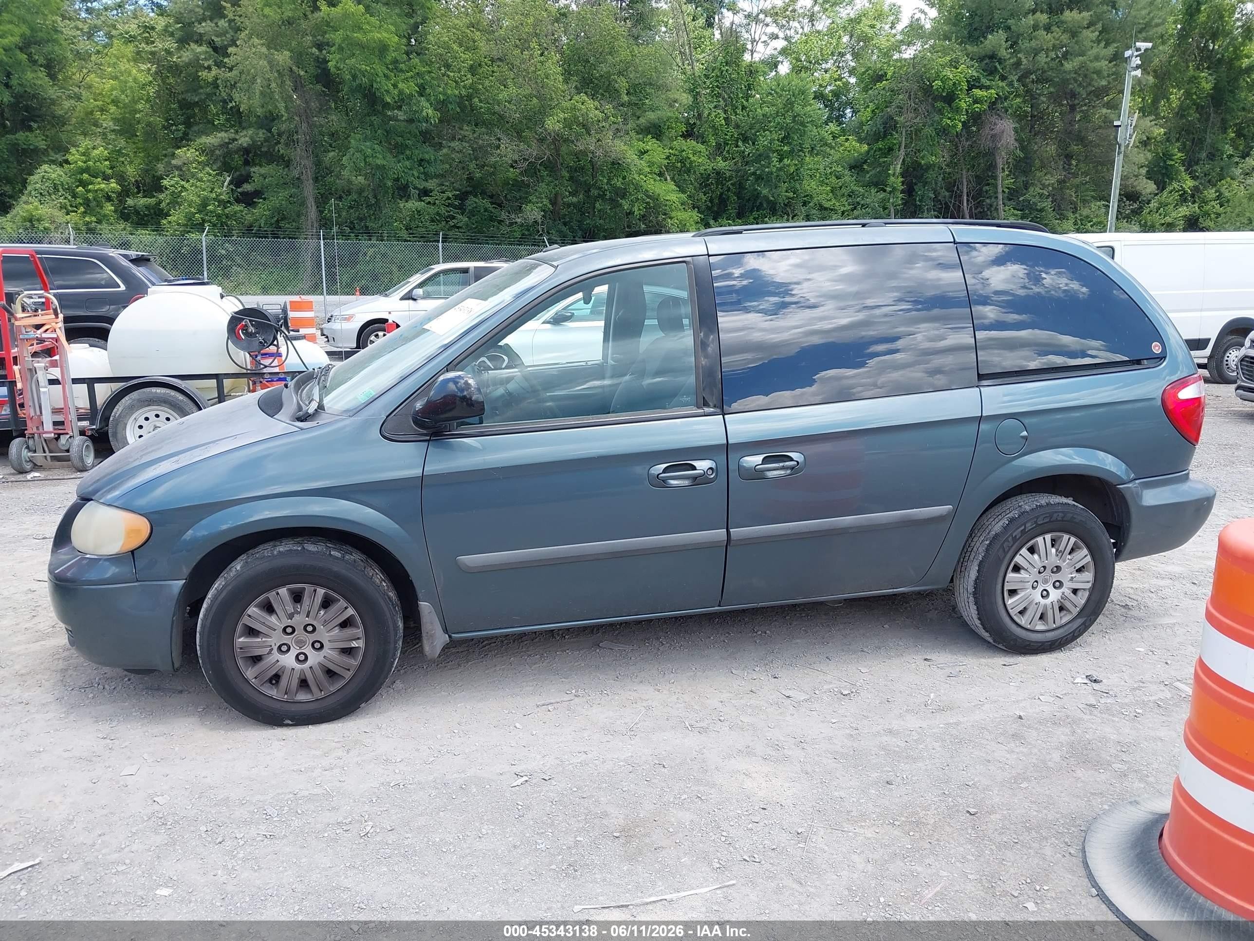 2006 Chrysler Town & Country   Gray vin: 1A4GP45R86B710747