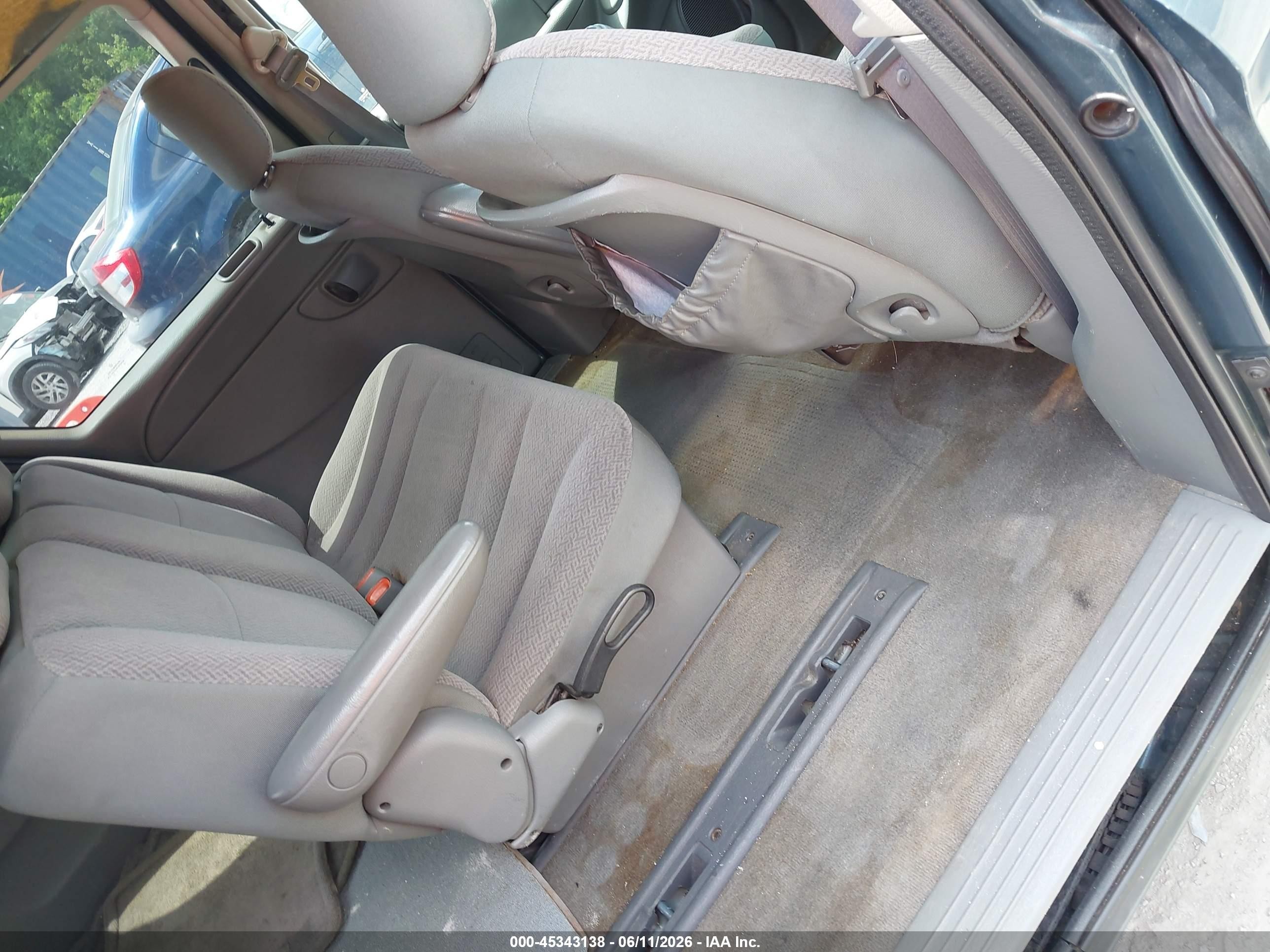 2006 Chrysler Town & Country   Gray vin: 1A4GP45R86B710747