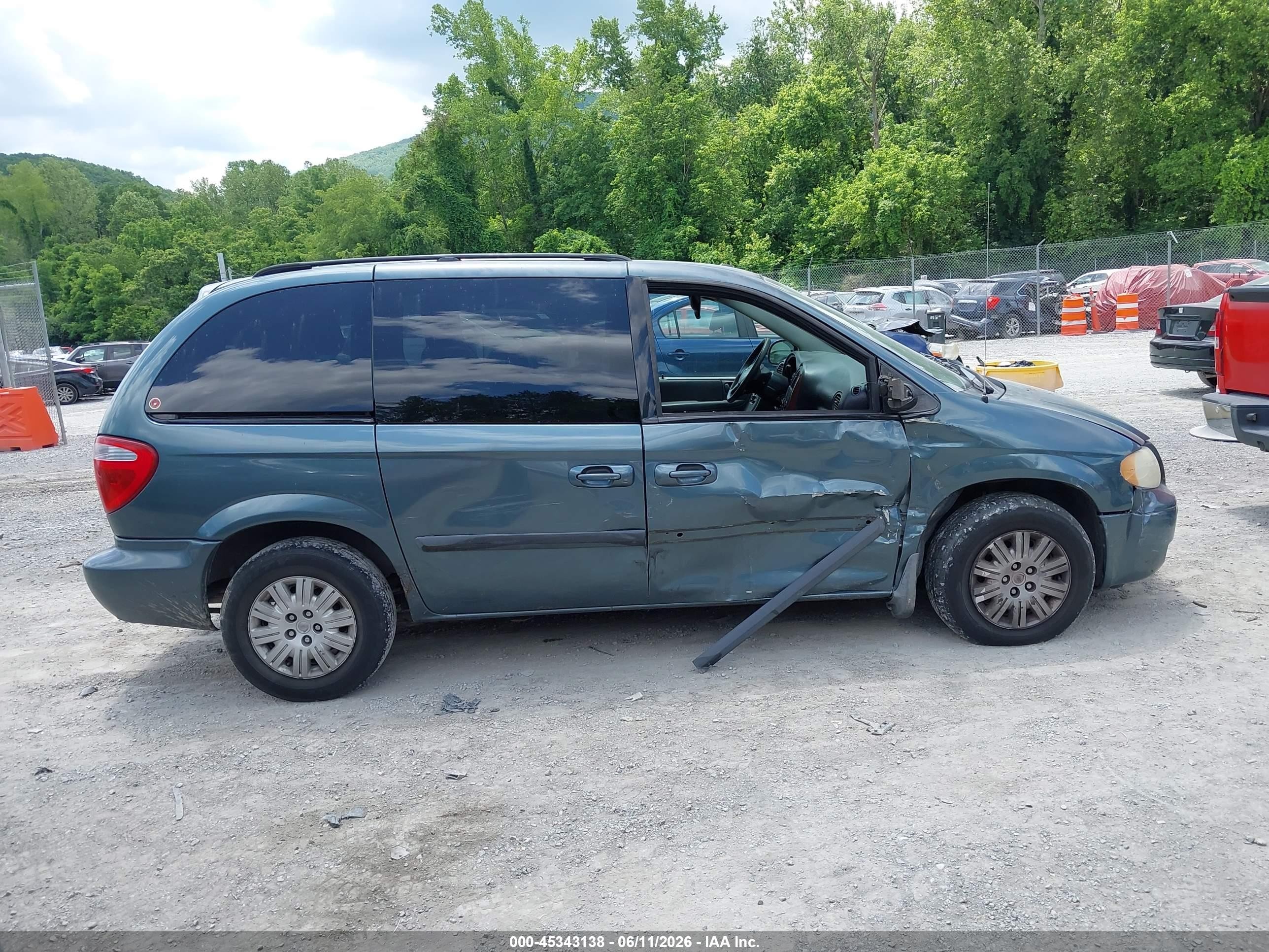 2006 Chrysler Town & Country   Gray vin: 1A4GP45R86B710747