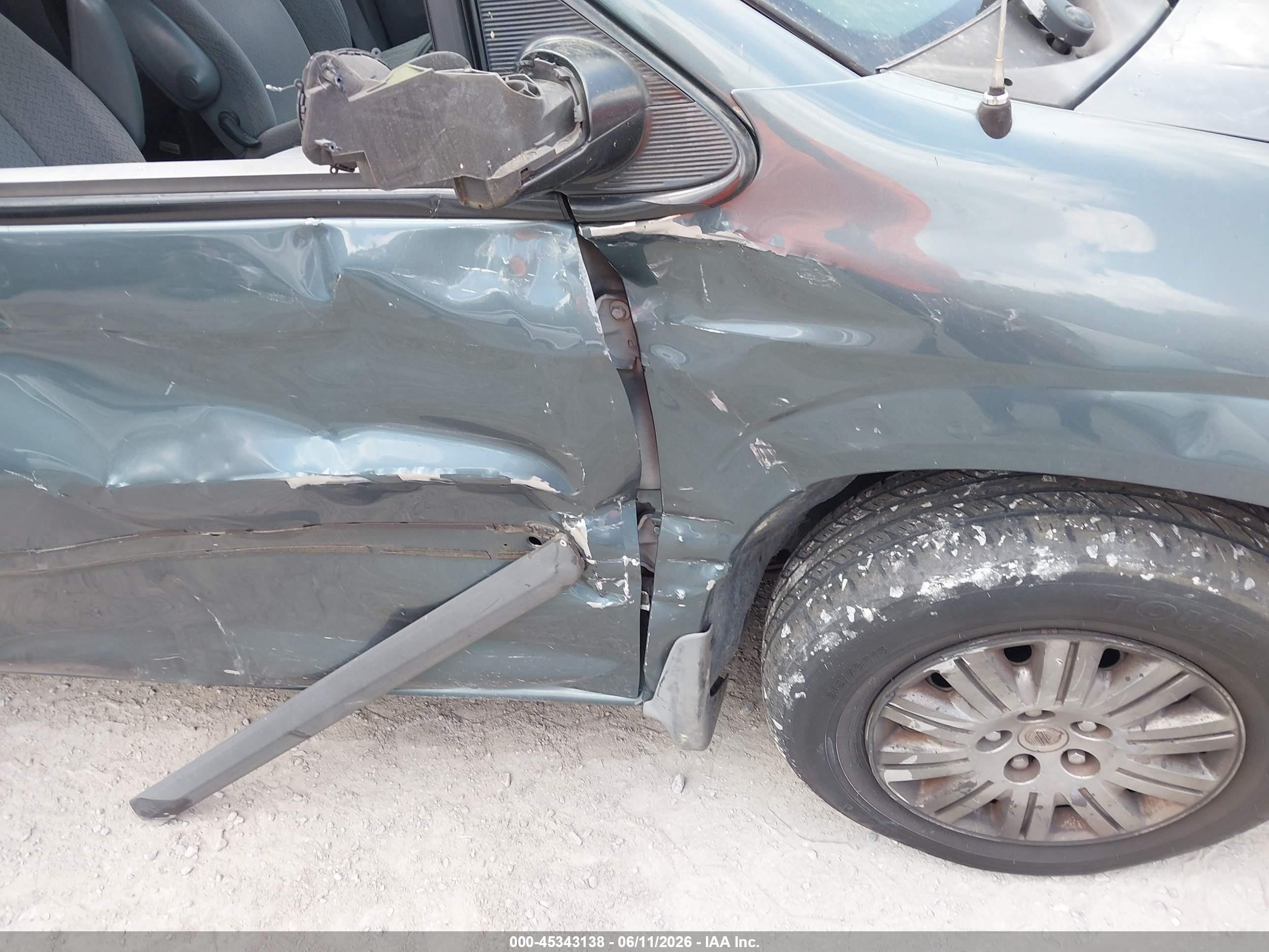 2006 Chrysler Town & Country   Gray vin: 1A4GP45R86B710747