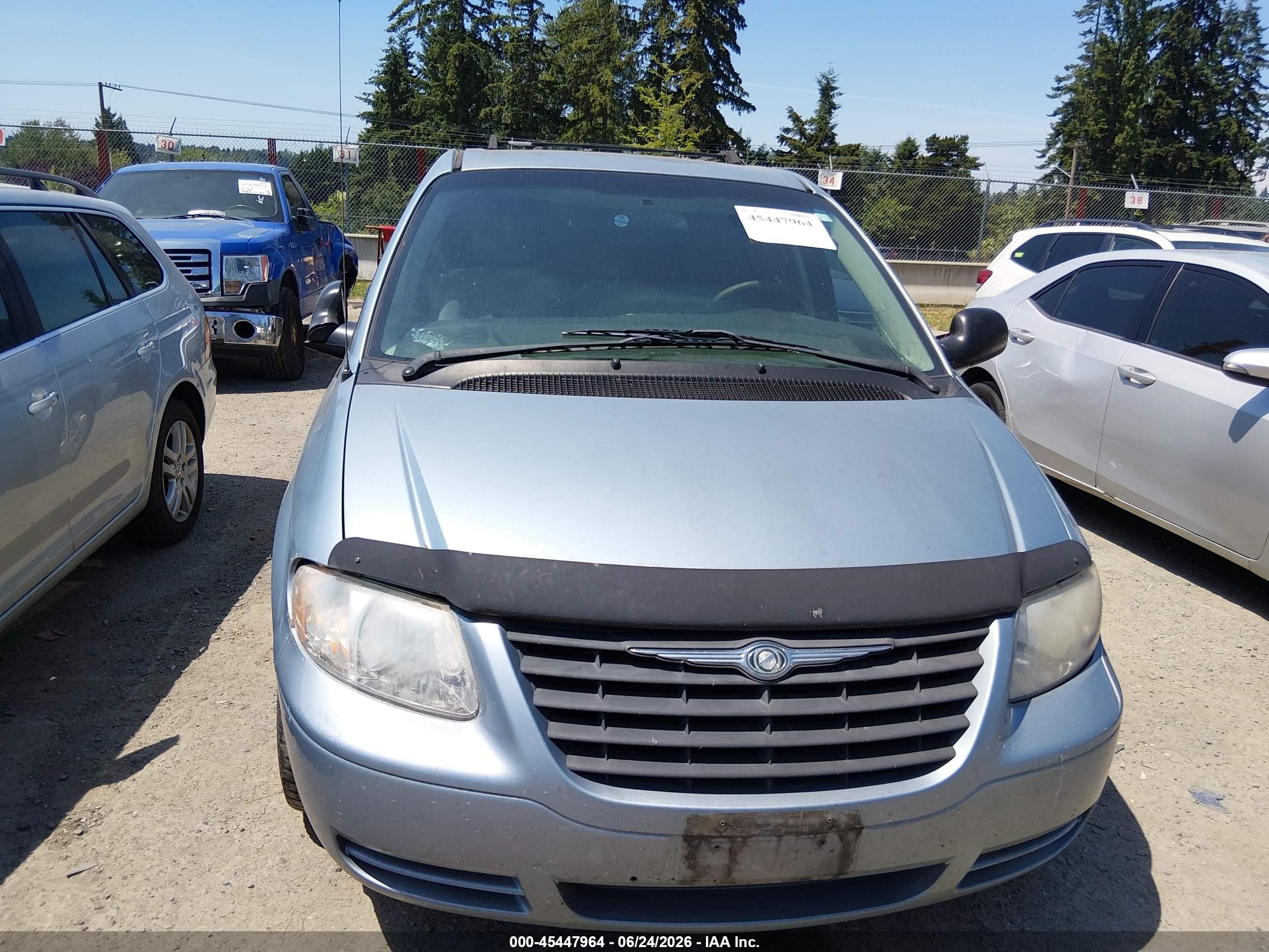 2006 Chrysler Town & Country   Silver vin: 1A4GP45R96B518012