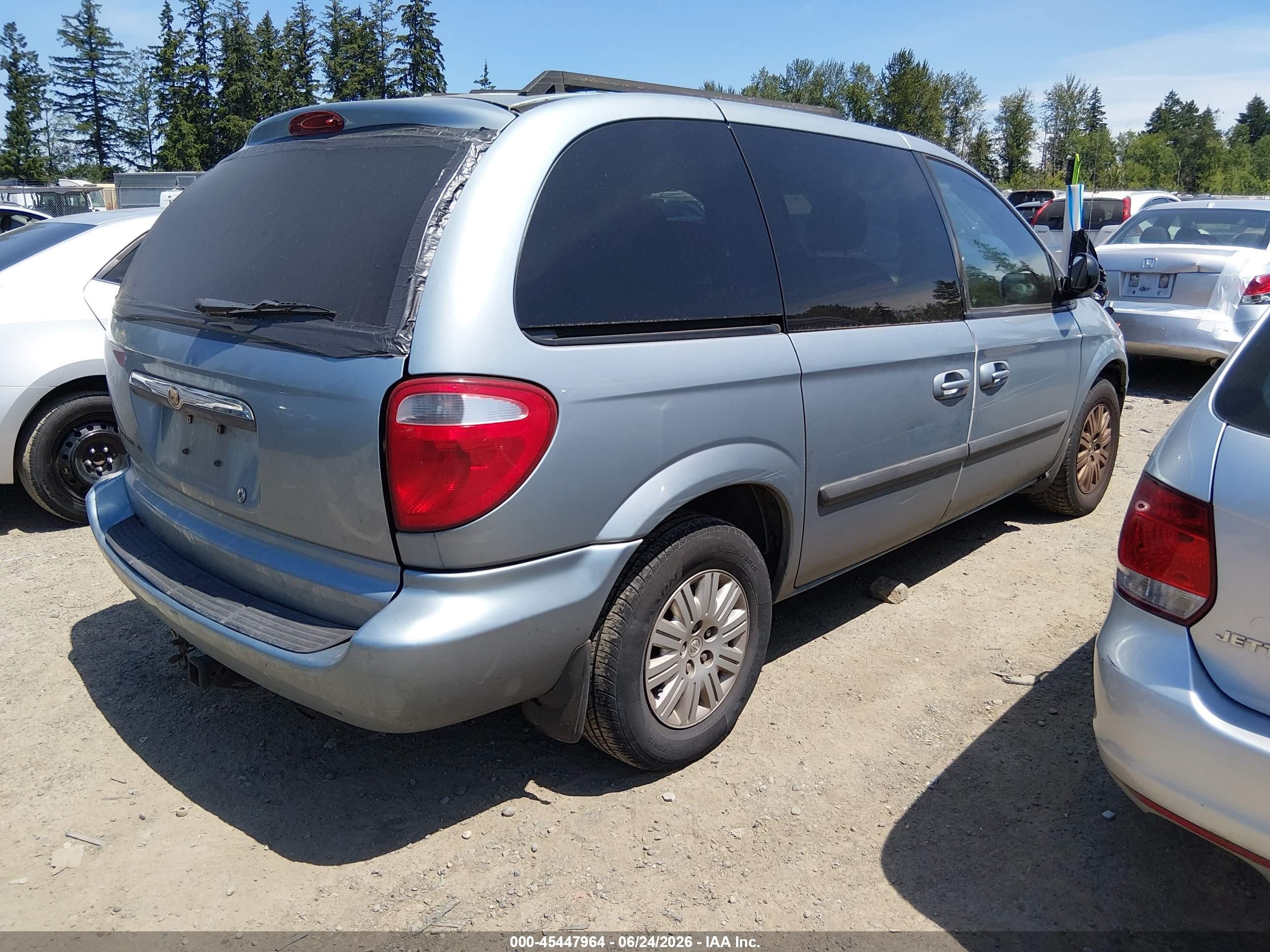 2006 Chrysler Town & Country   Silver vin: 1A4GP45R96B518012