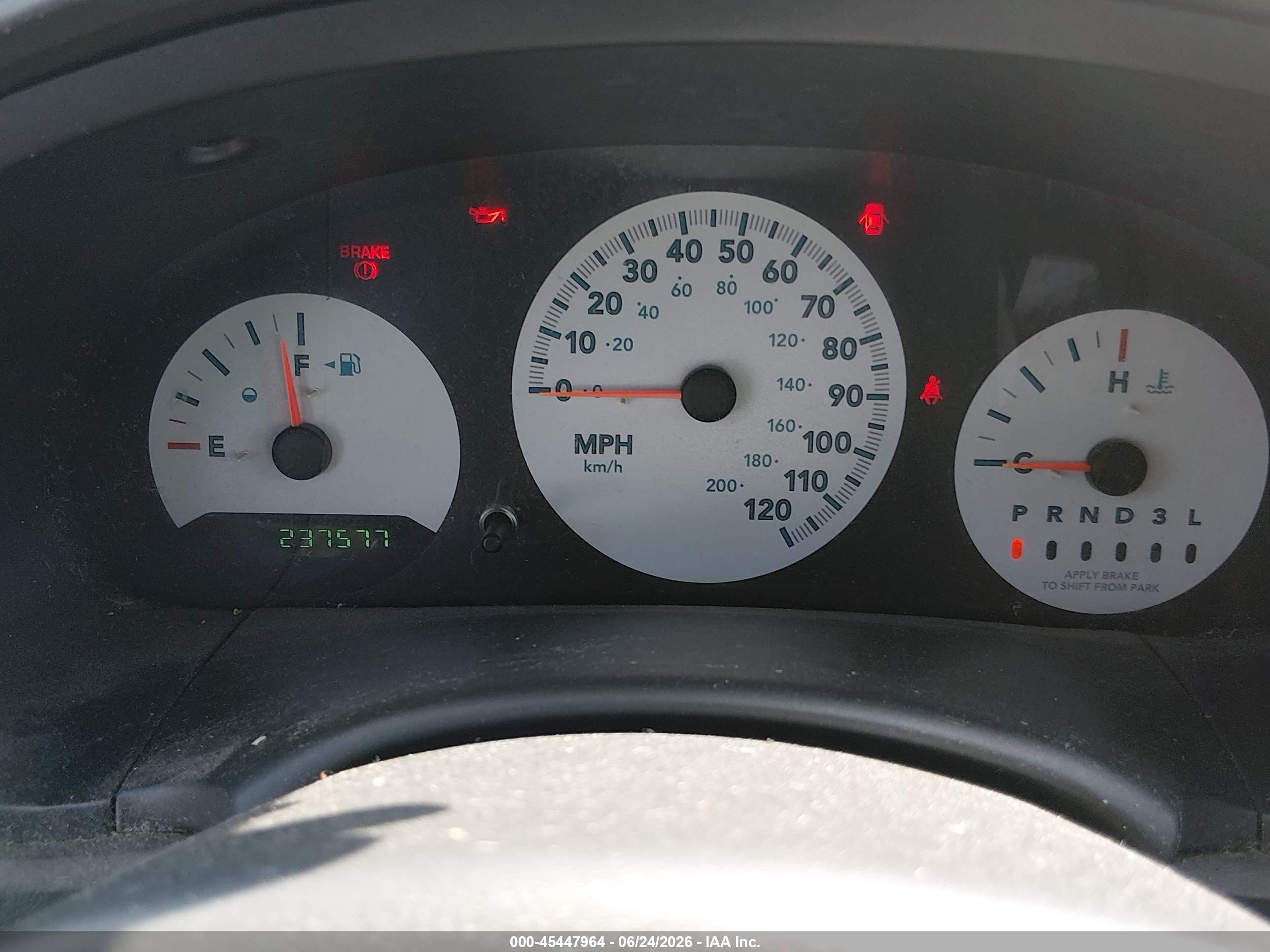 2006 Chrysler Town & Country   Silver vin: 1A4GP45R96B518012