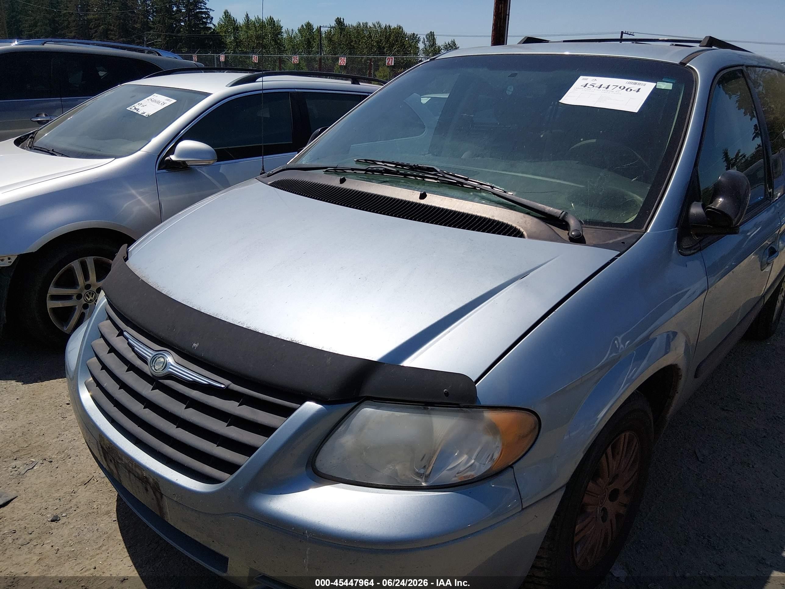 2006 Chrysler Town & Country   Silver vin: 1A4GP45R96B518012