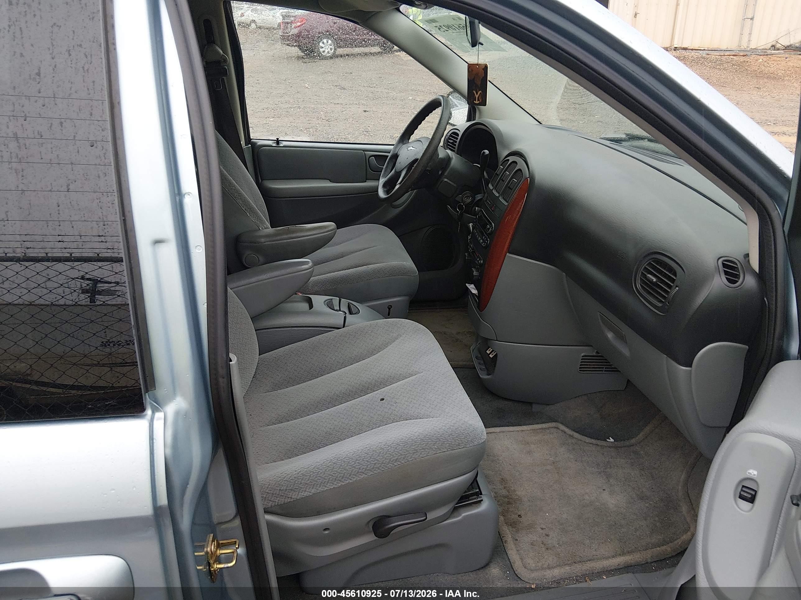2006 Chrysler Town & Country   Light Blue vin: 1A4GP45RX6B661664