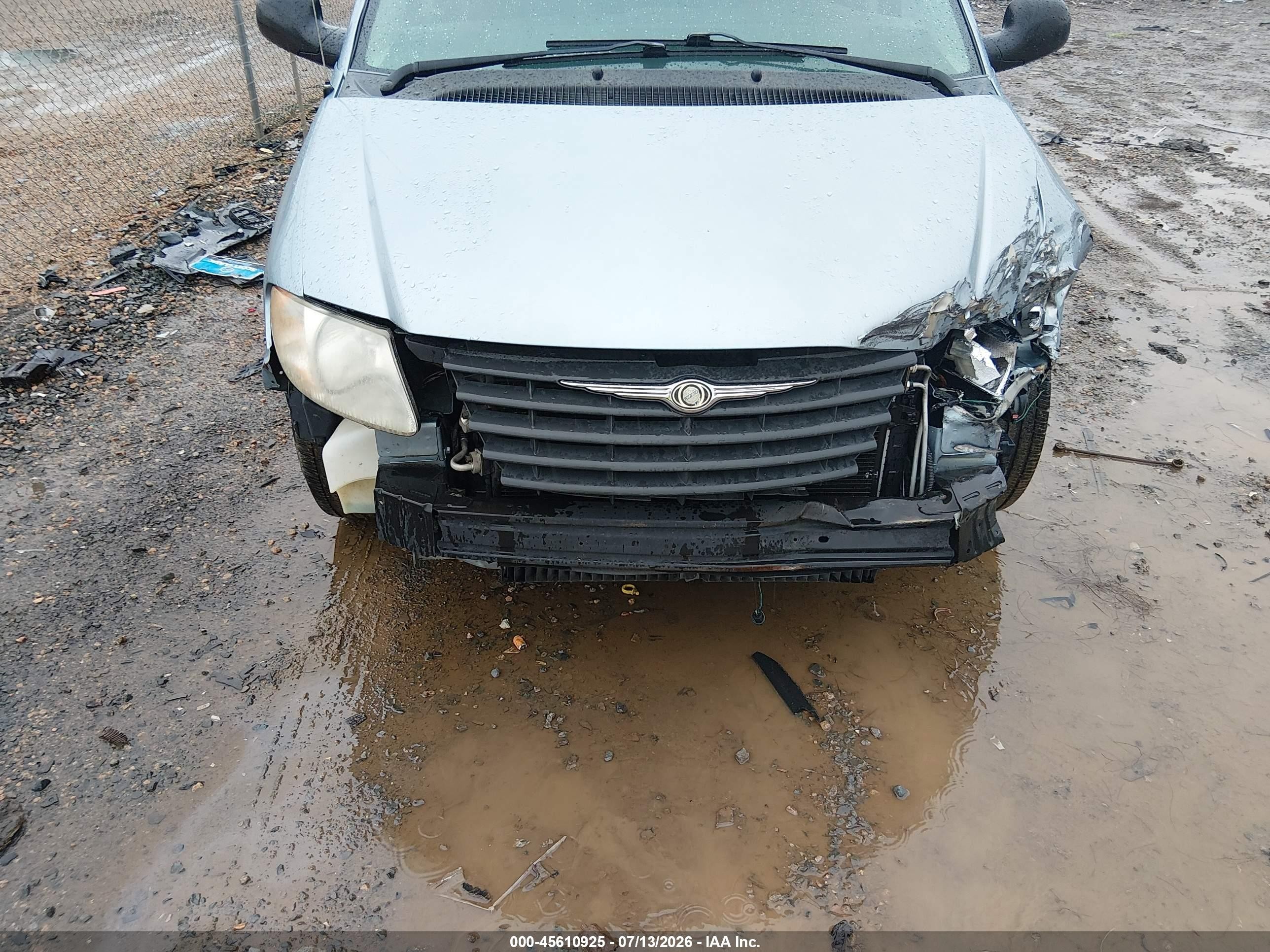 2006 Chrysler Town & Country   Light Blue vin: 1A4GP45RX6B661664