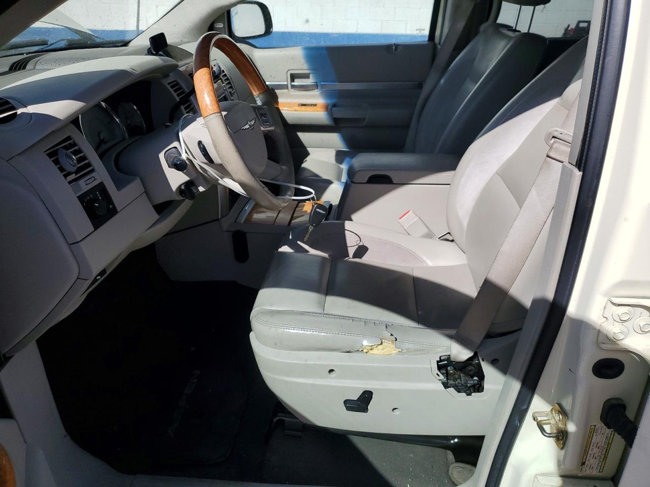 2007 Chrysler Aspen Limited White vin: 1A8HW58217F509812